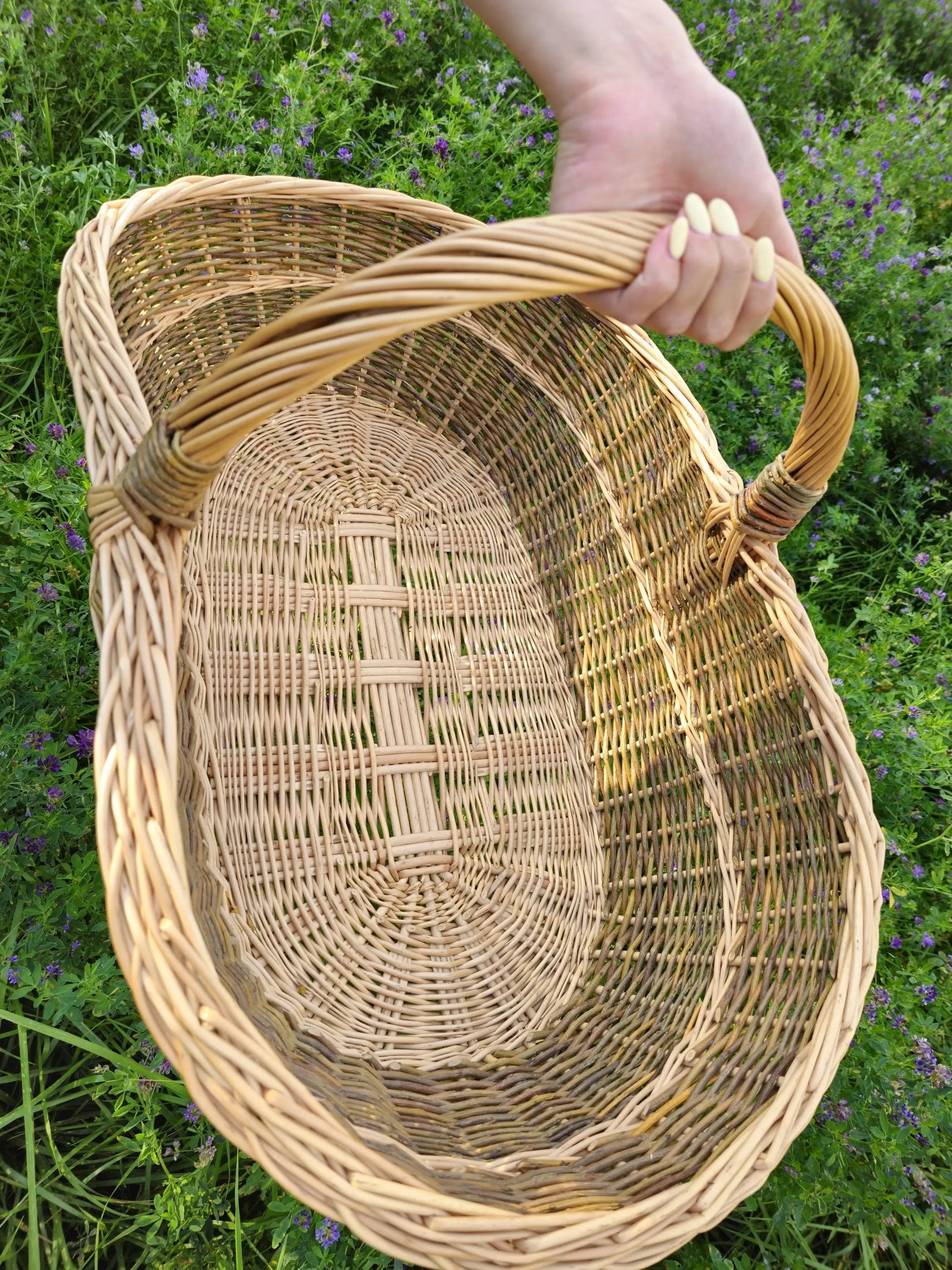 Extra Large Wicker Basket – Rustic Willow Basket With Sturdy Handle - NaturelyWoven