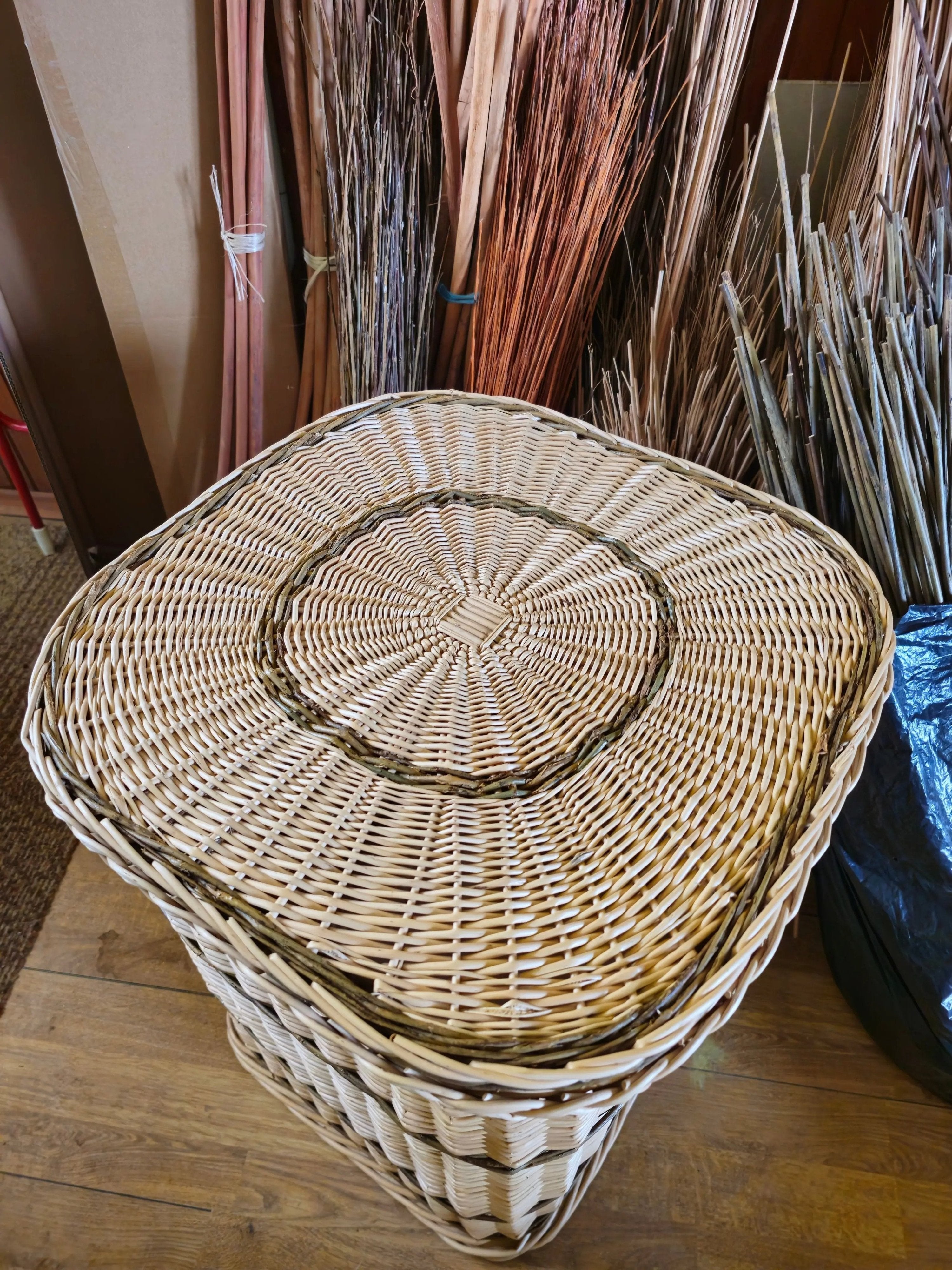 Handmade Large Willow Laundry Hamper with Lid - NaturelyWoven