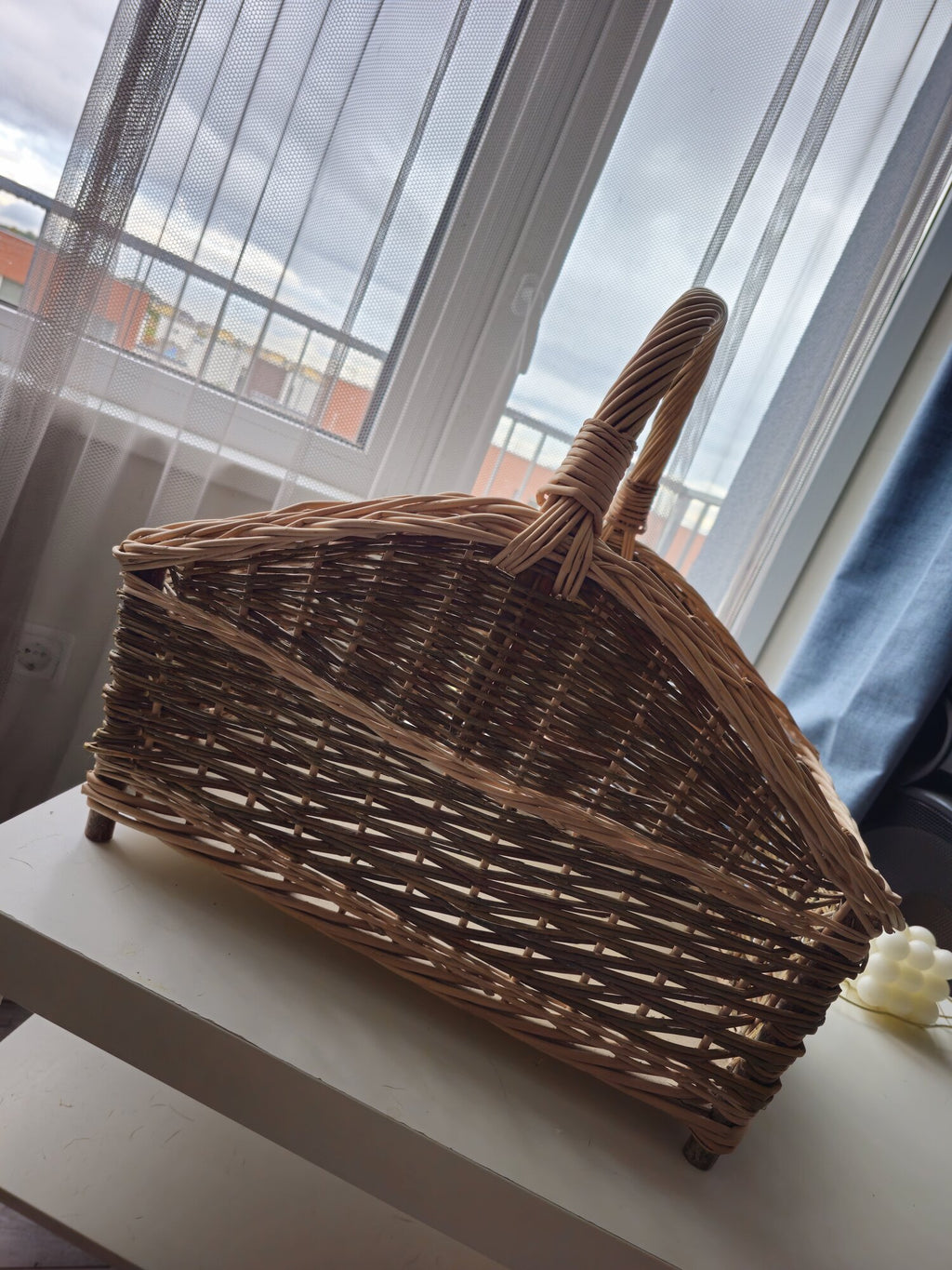 Didelė malkų pintinė su rankena