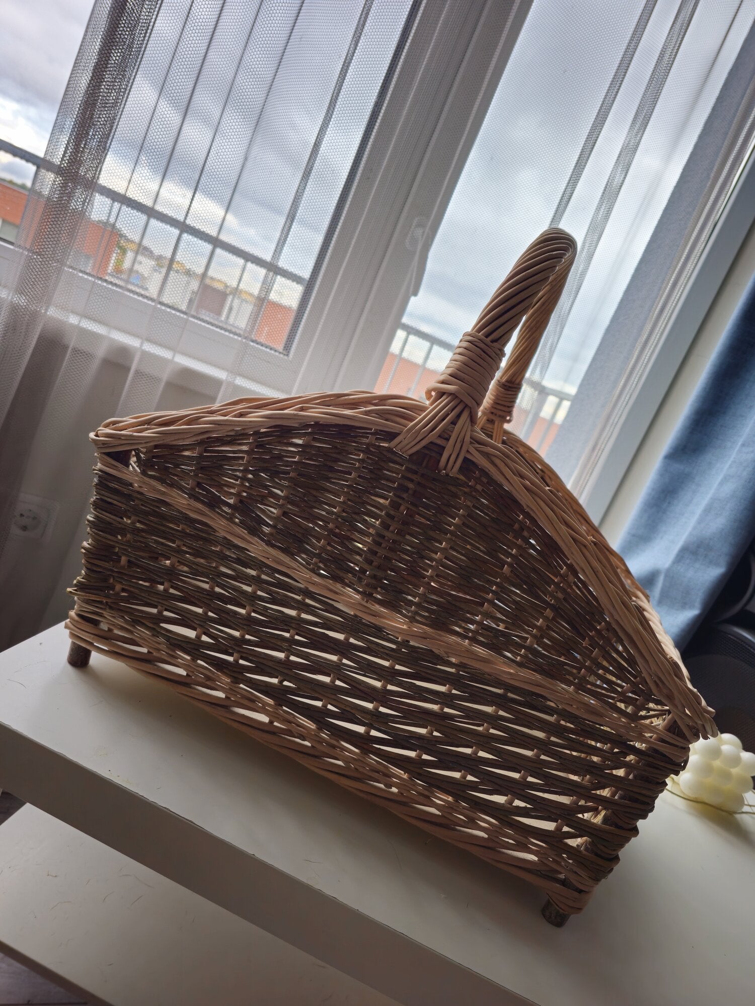 Didelė malkų pintinė su rankena
