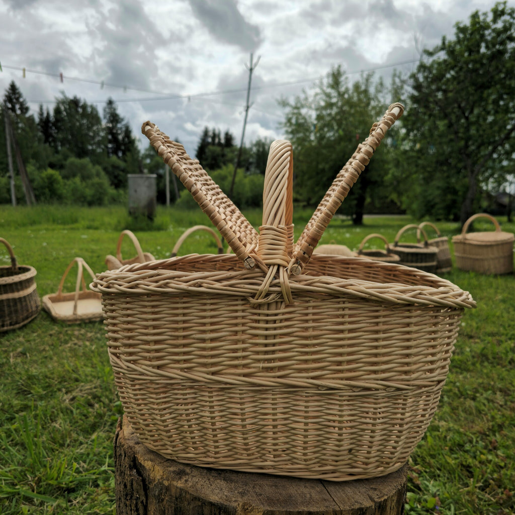 Pikniko pintinė su dviem dangčiais
