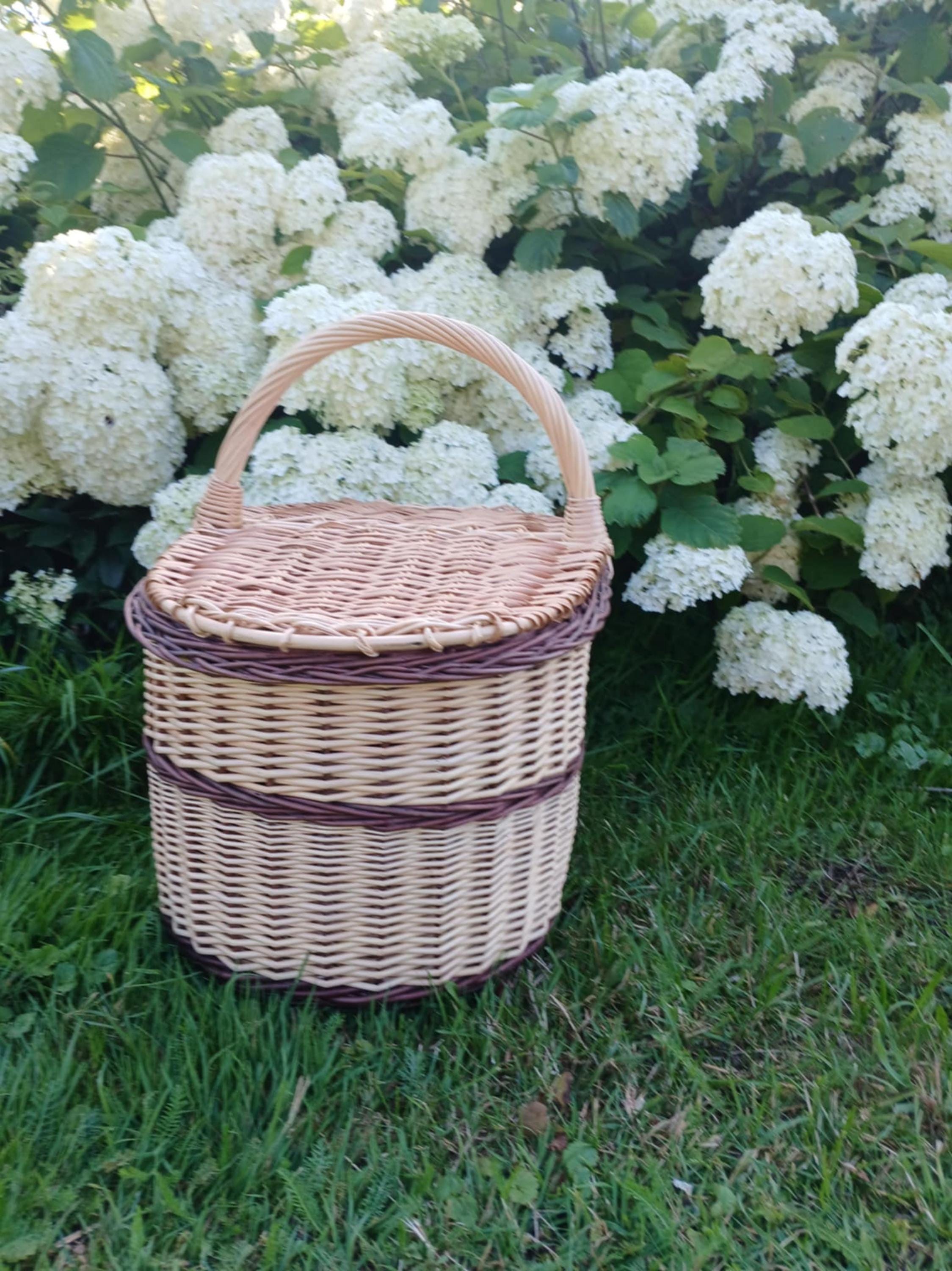 Rankų darbo pinti pikniko krepšeliai