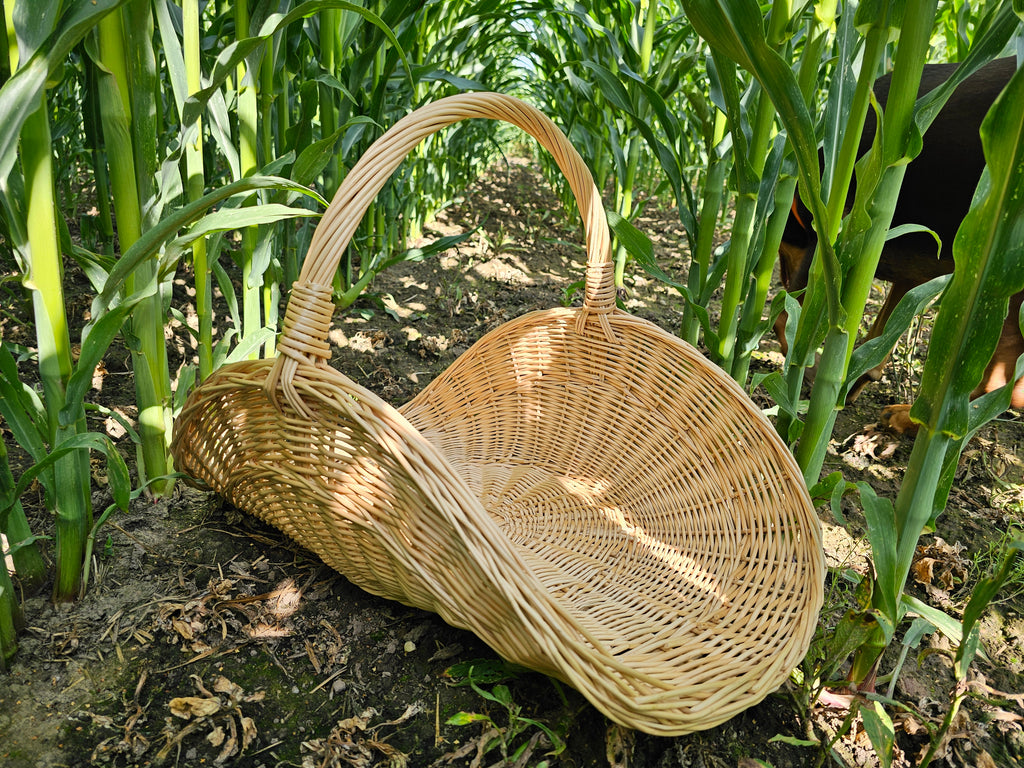 Didelė vestuvių pintinė su pintu pagrindu