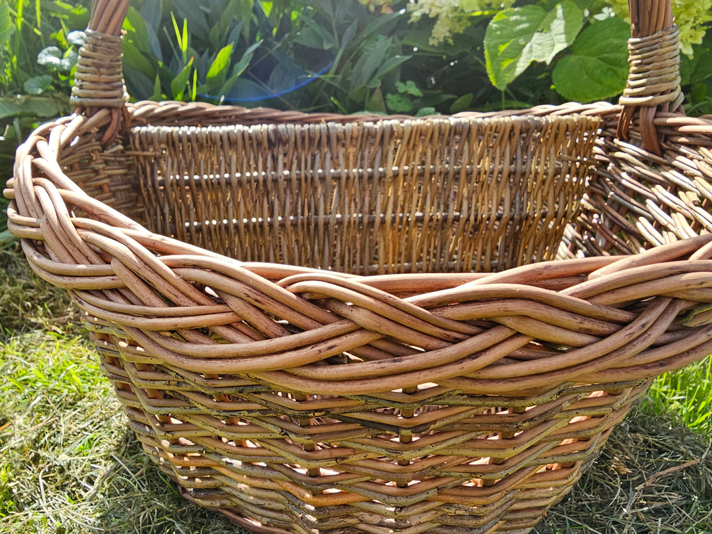 Wicker Picnic Basket with Divider — view 9