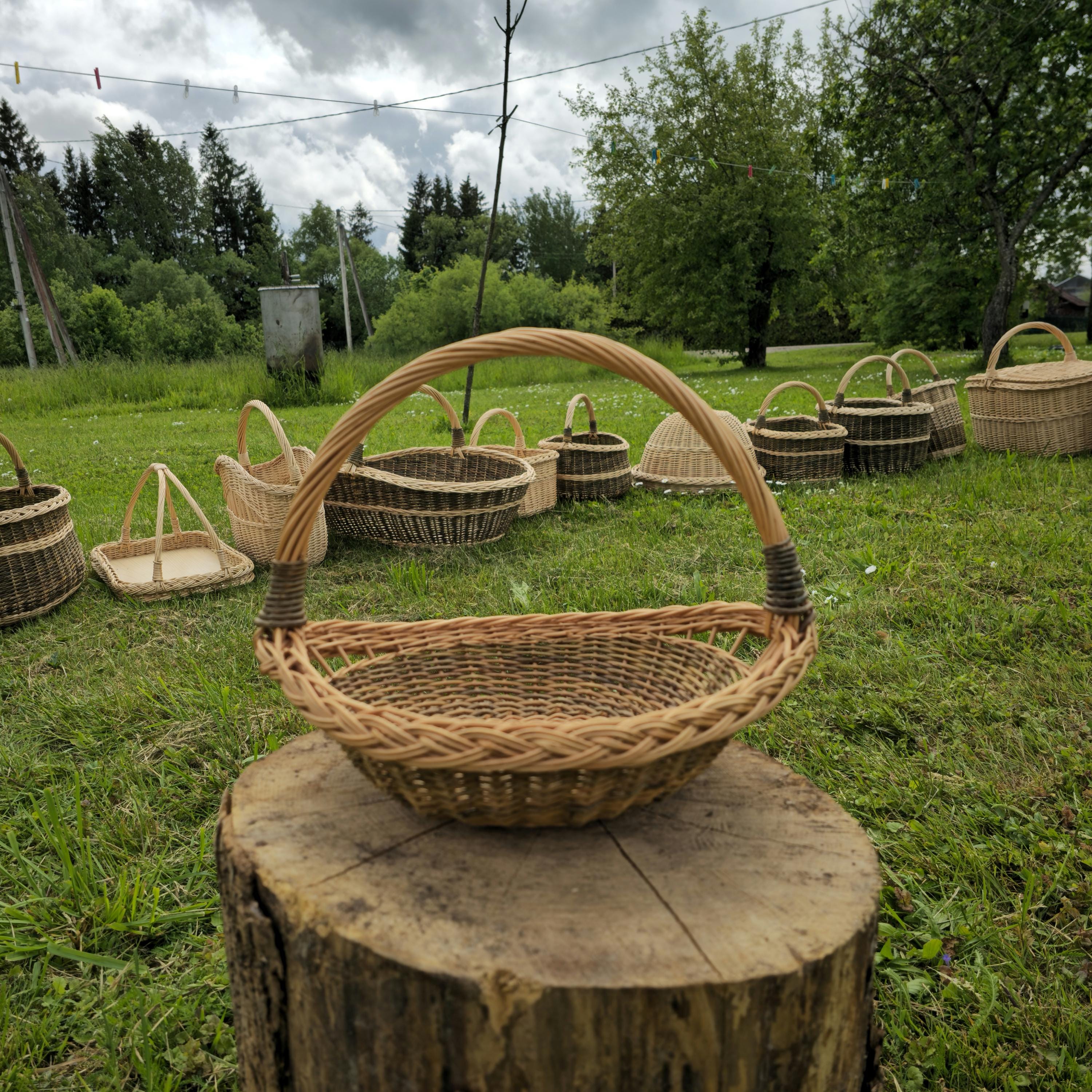 Rankų darbo pinti krepšeliai