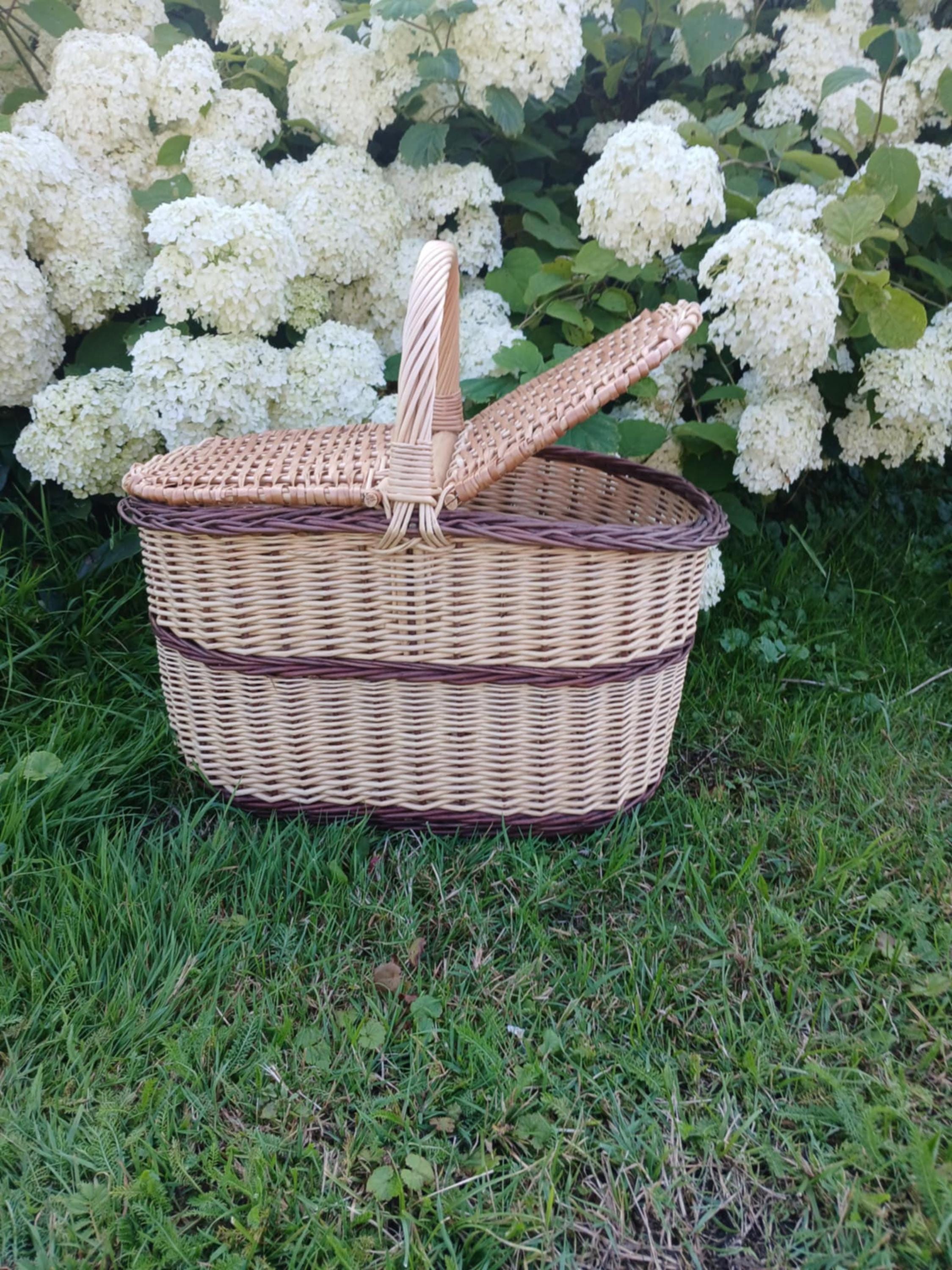 Rankų darbo pinti pikniko krepšeliai
