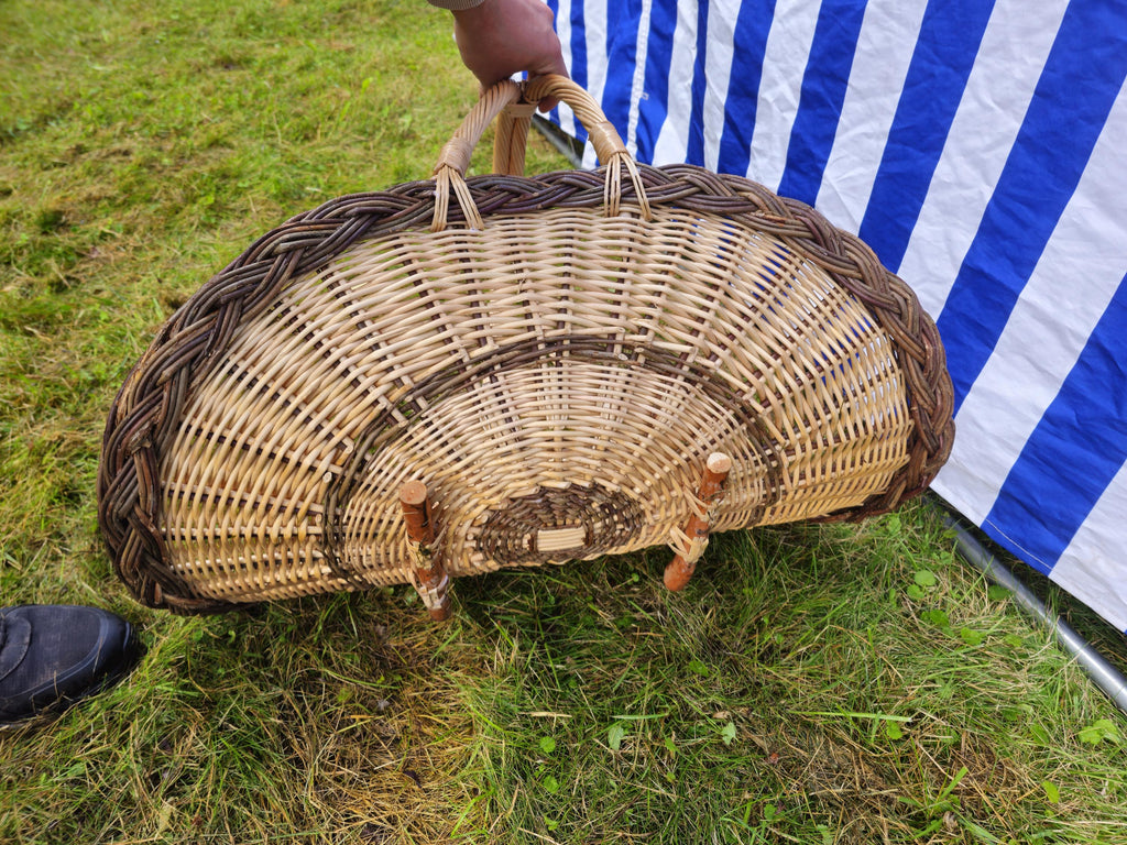 Pintas gėlių krepšelis su arkine rankena – rankomis austas dekoratyvinis krepšelis