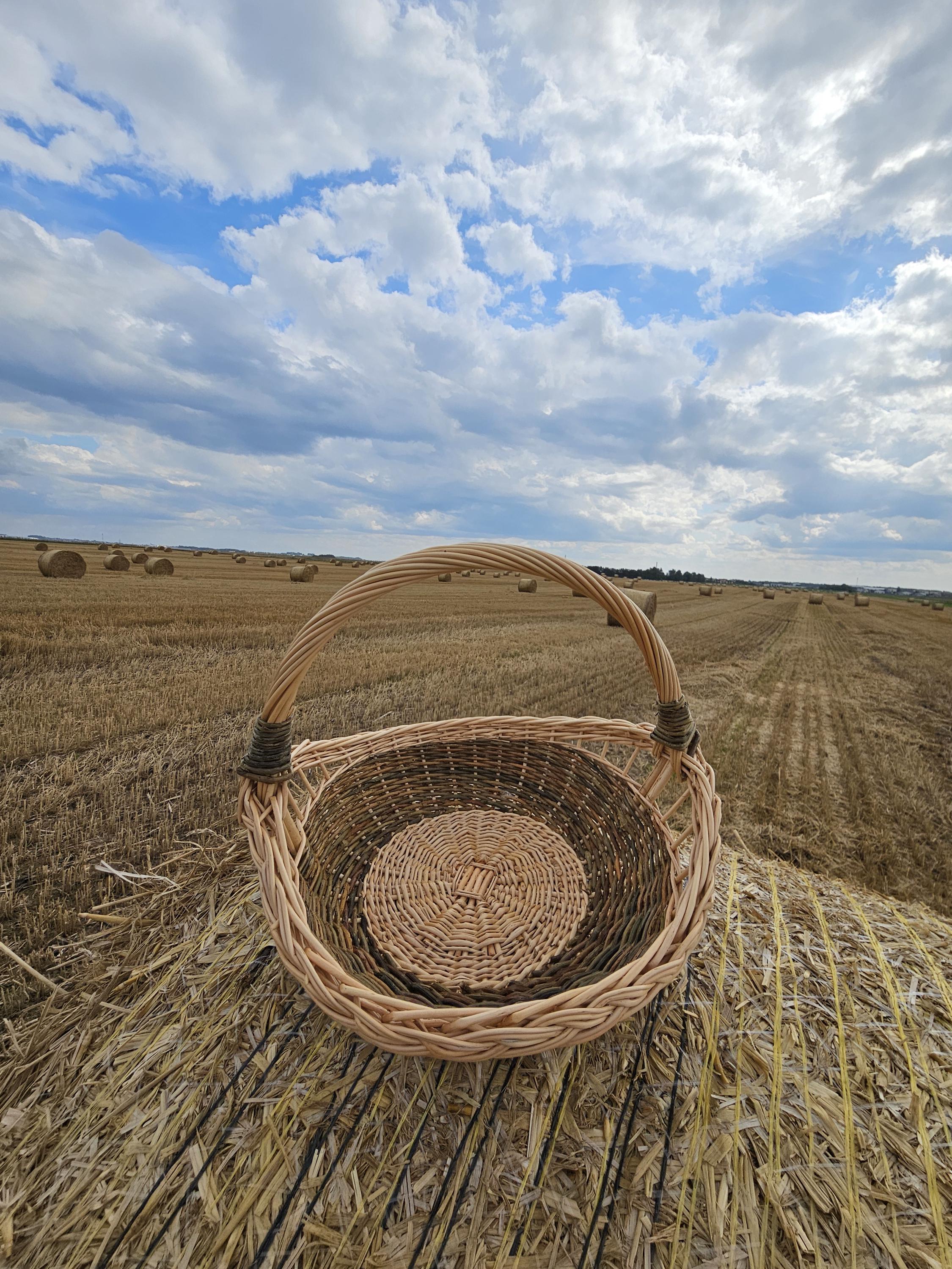 Rankų darbo pinti krepšeliai
