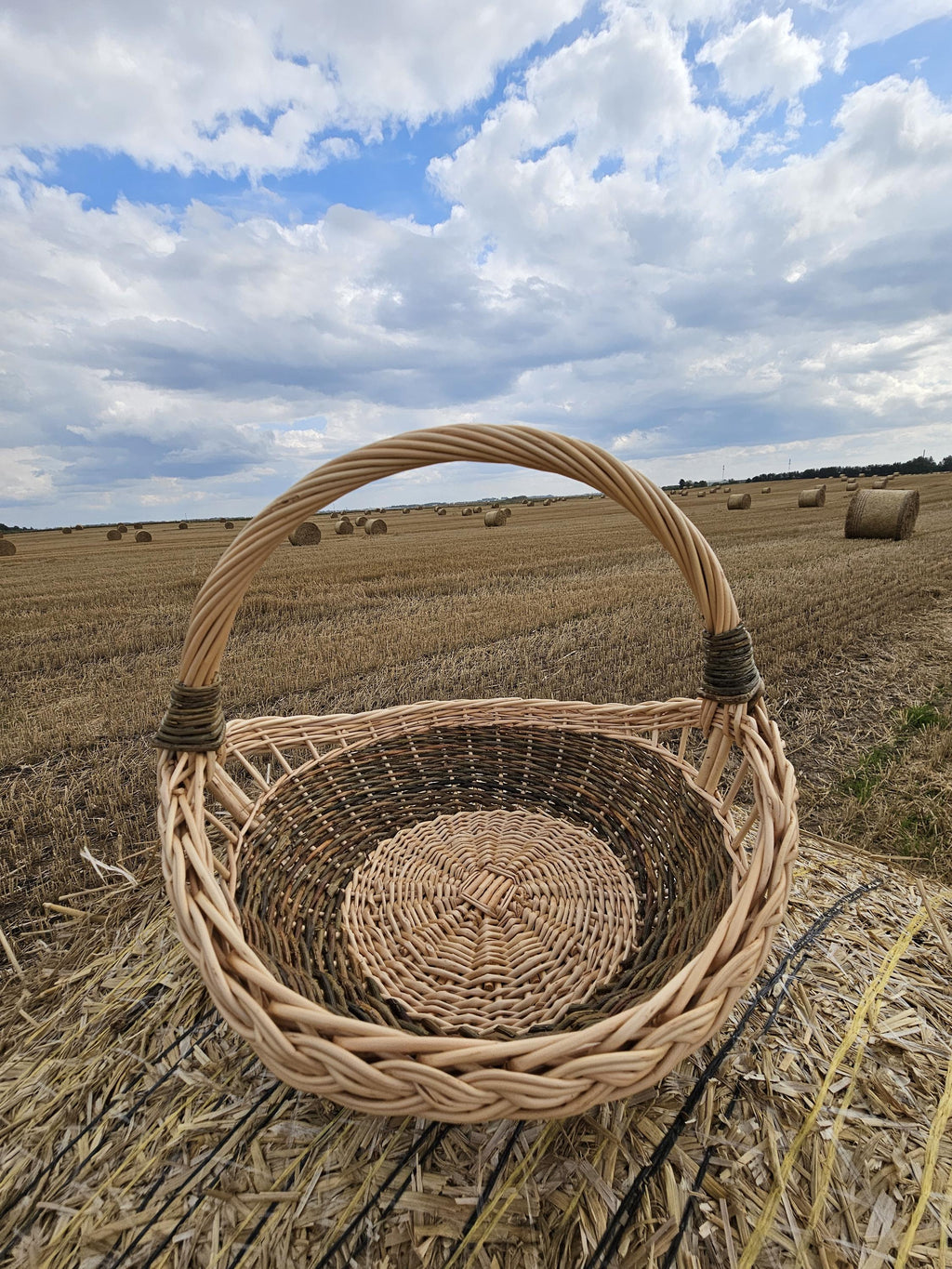 Rankų darbo pinti krepšeliai