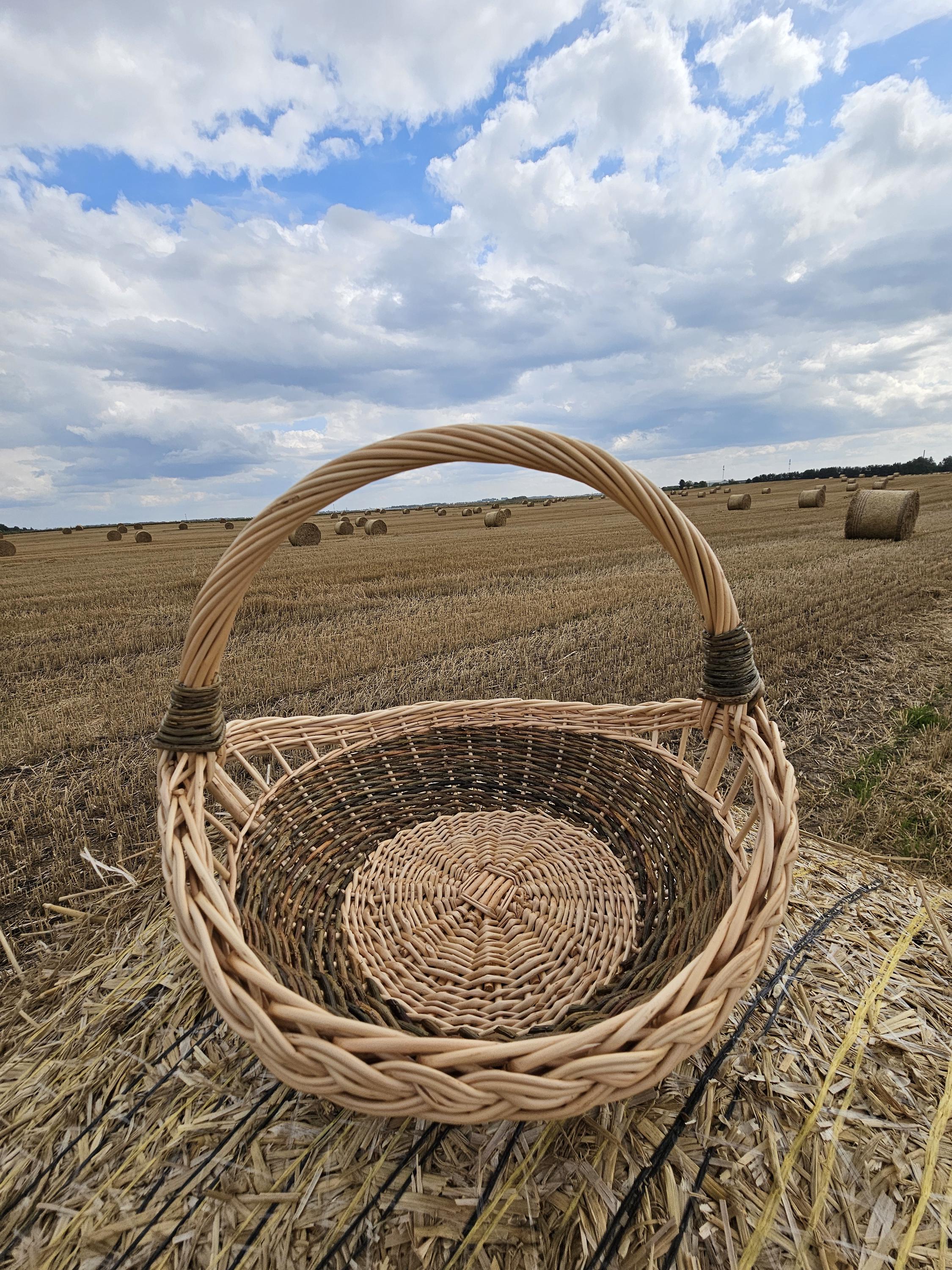 Rankų darbo pinti krepšeliai