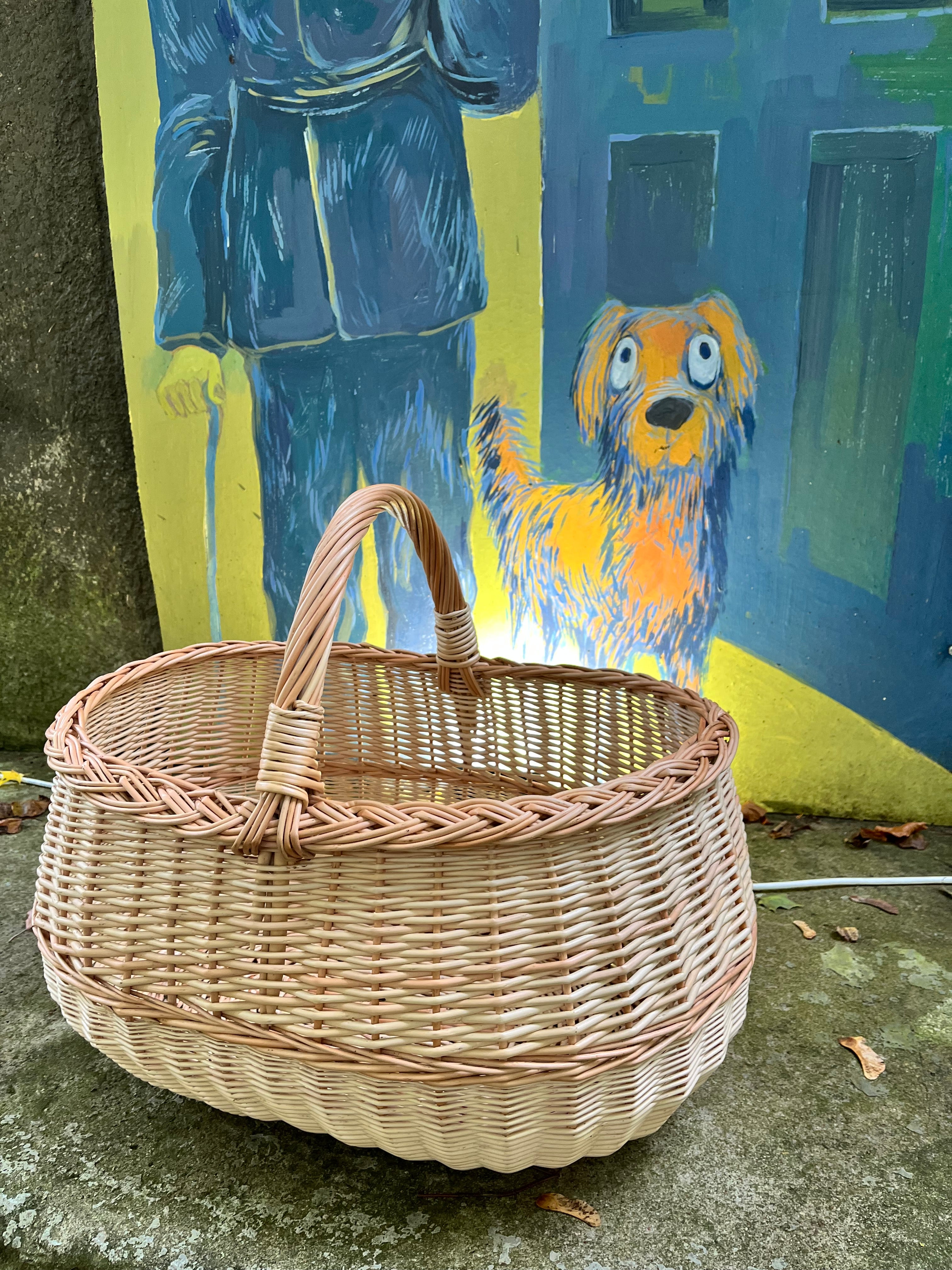 Ypač didelis rankomis austas pinti krepšelis