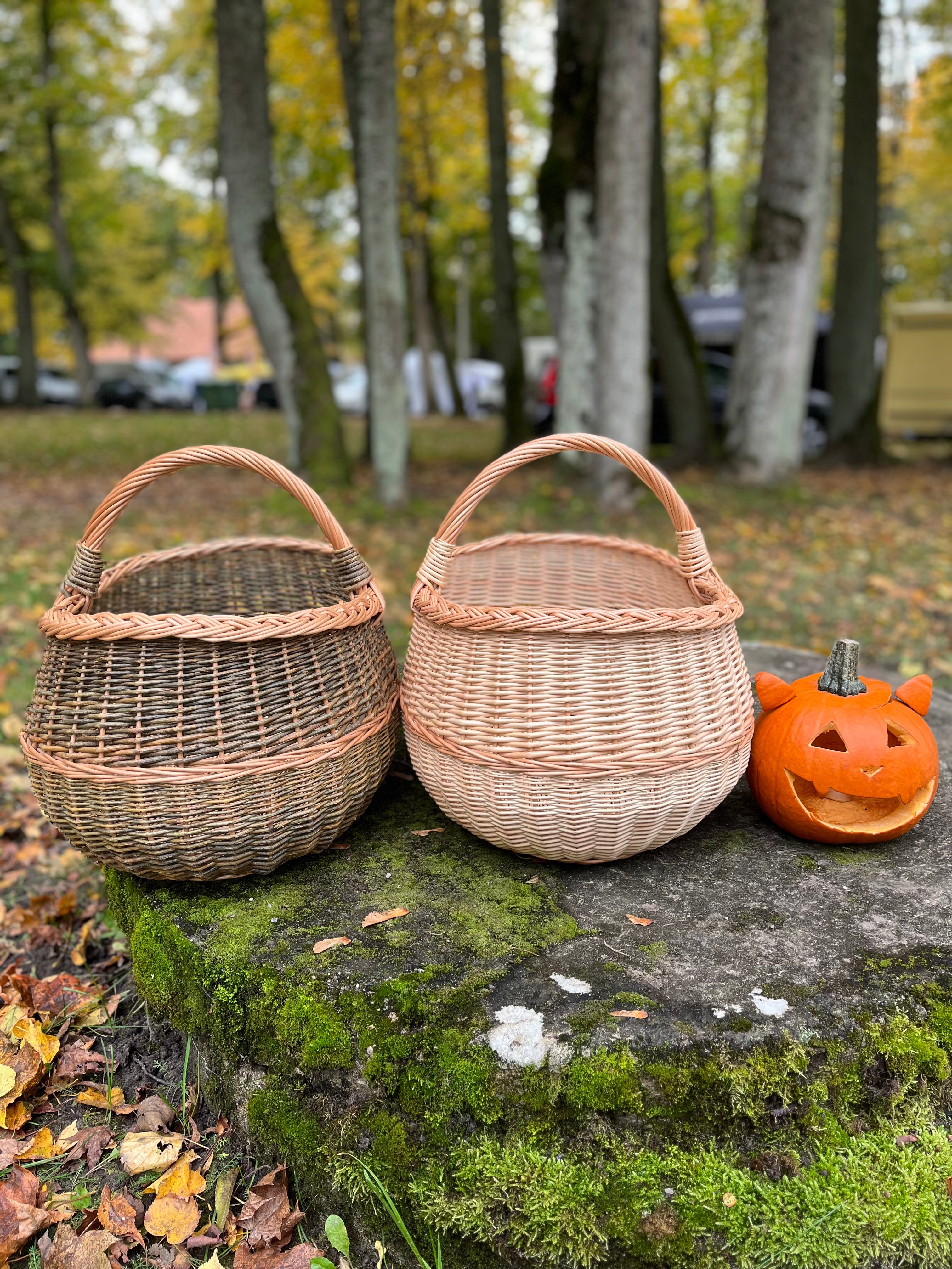Ypač didelis rankomis austas pinti krepšelis