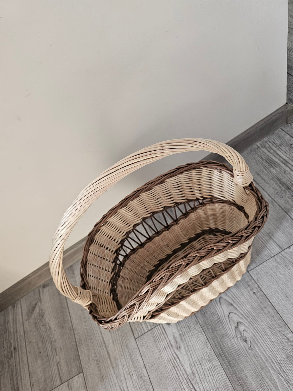 Dekoratyvinė pintinė — vytelių pintinė, 2 nuotrauka