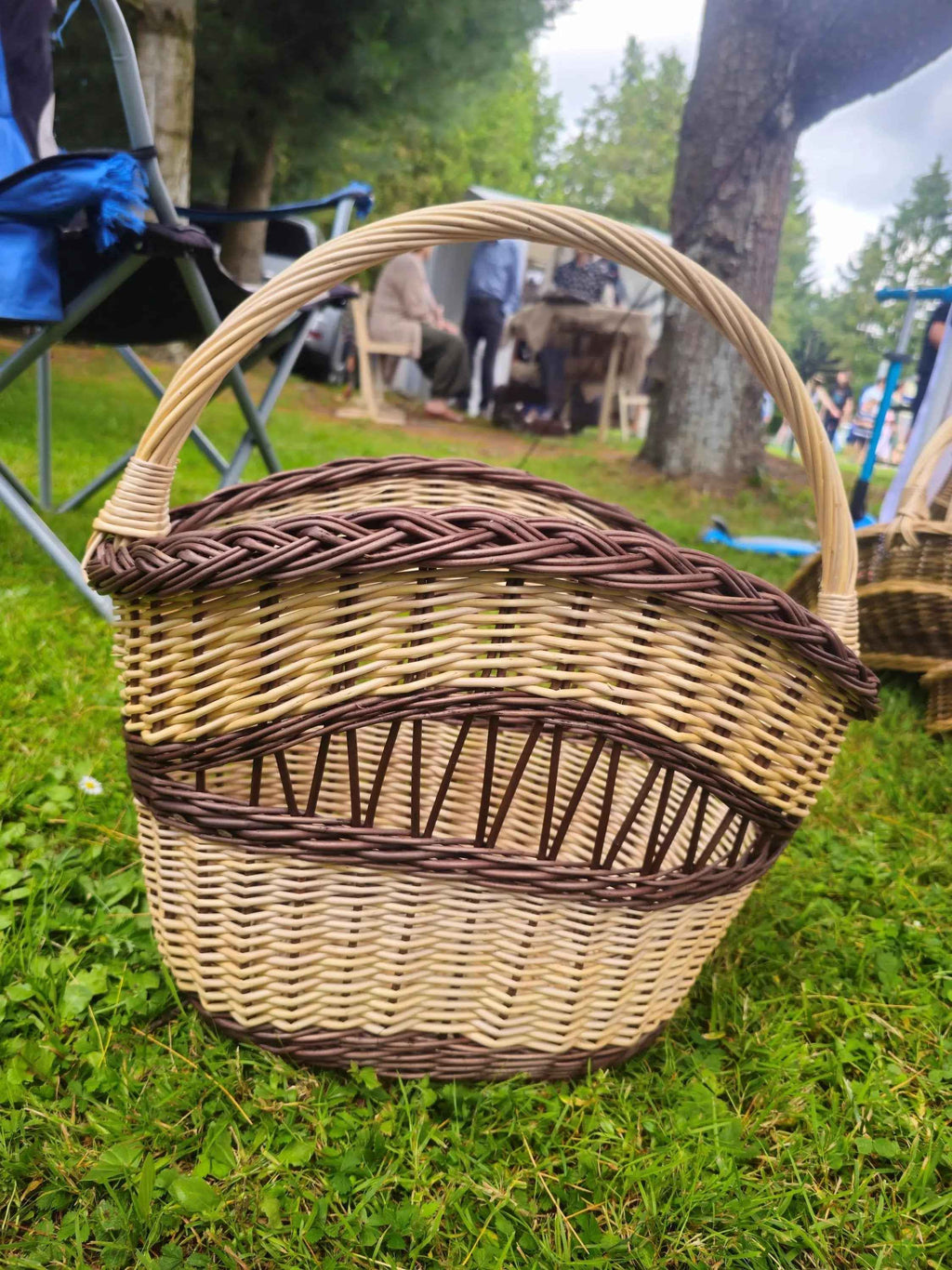 Dekoratyvinė pintinė, Auksinė / ruda — rankų darbo vytelių pintinė