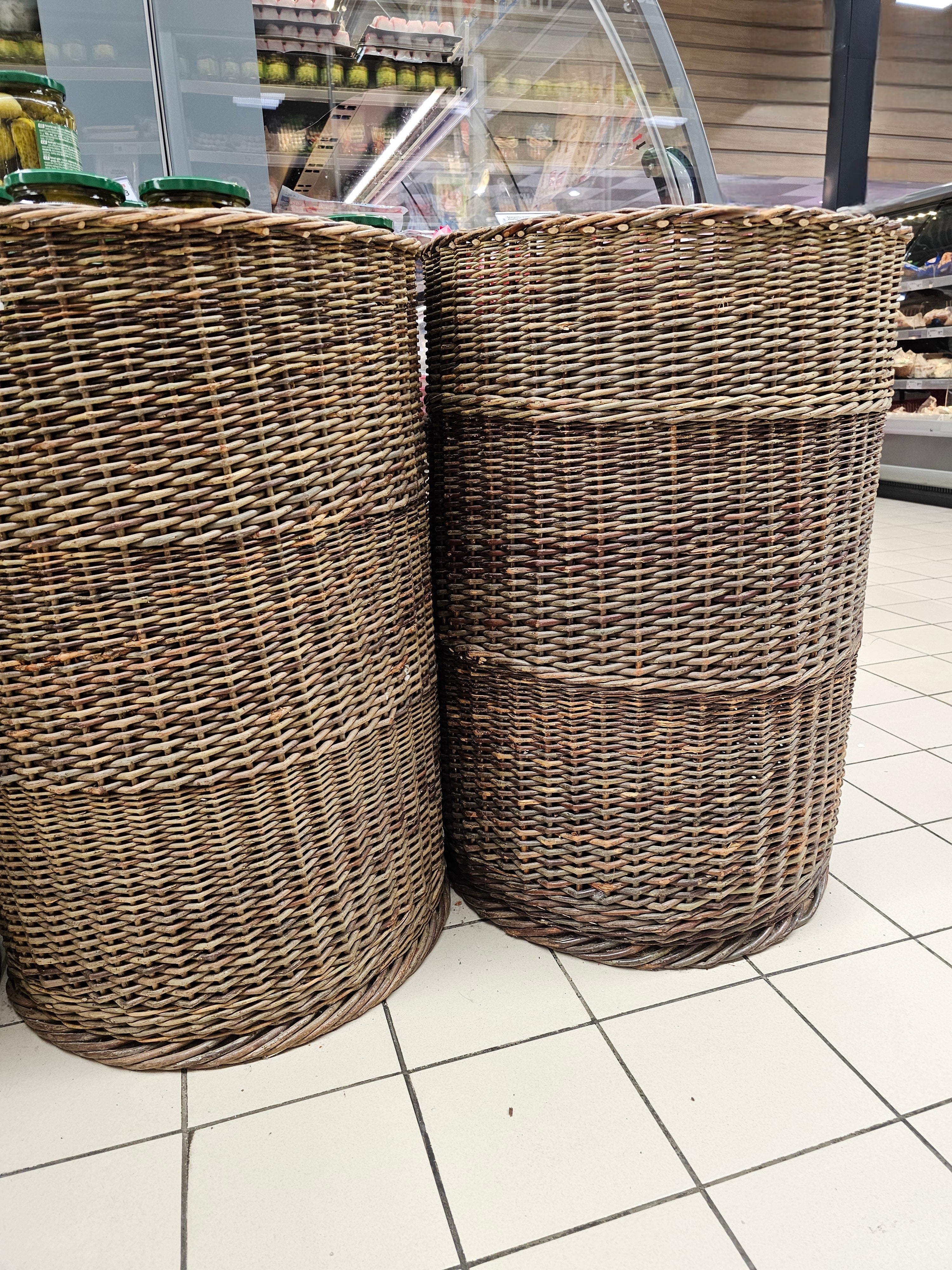 Ypač didelė pintinė, Nežievinta / ruda — rankų darbo vytelių pintinė