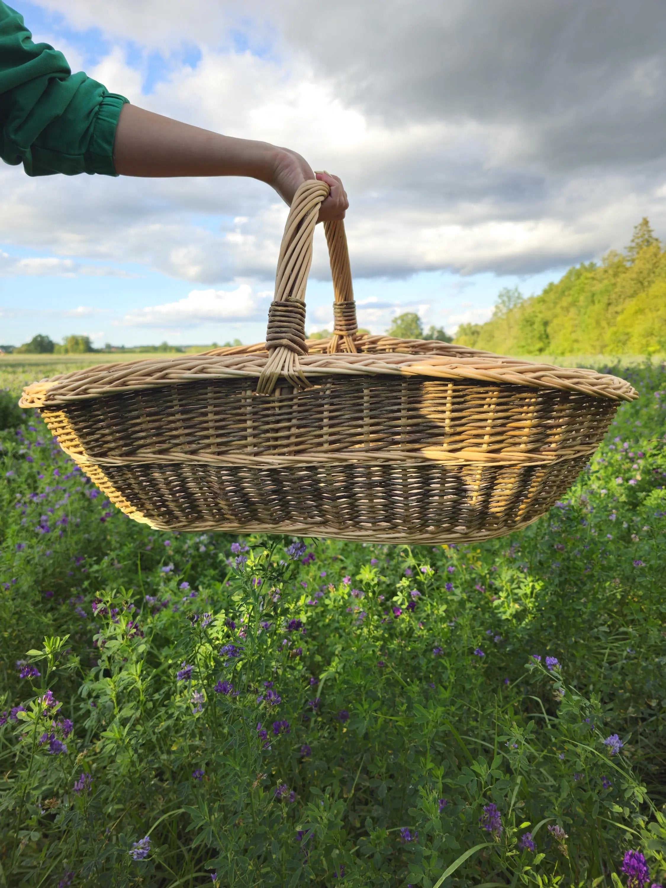 Extra Large Wicker Basket – Rustic Willow Basket With Sturdy Handle - NaturelyWoven