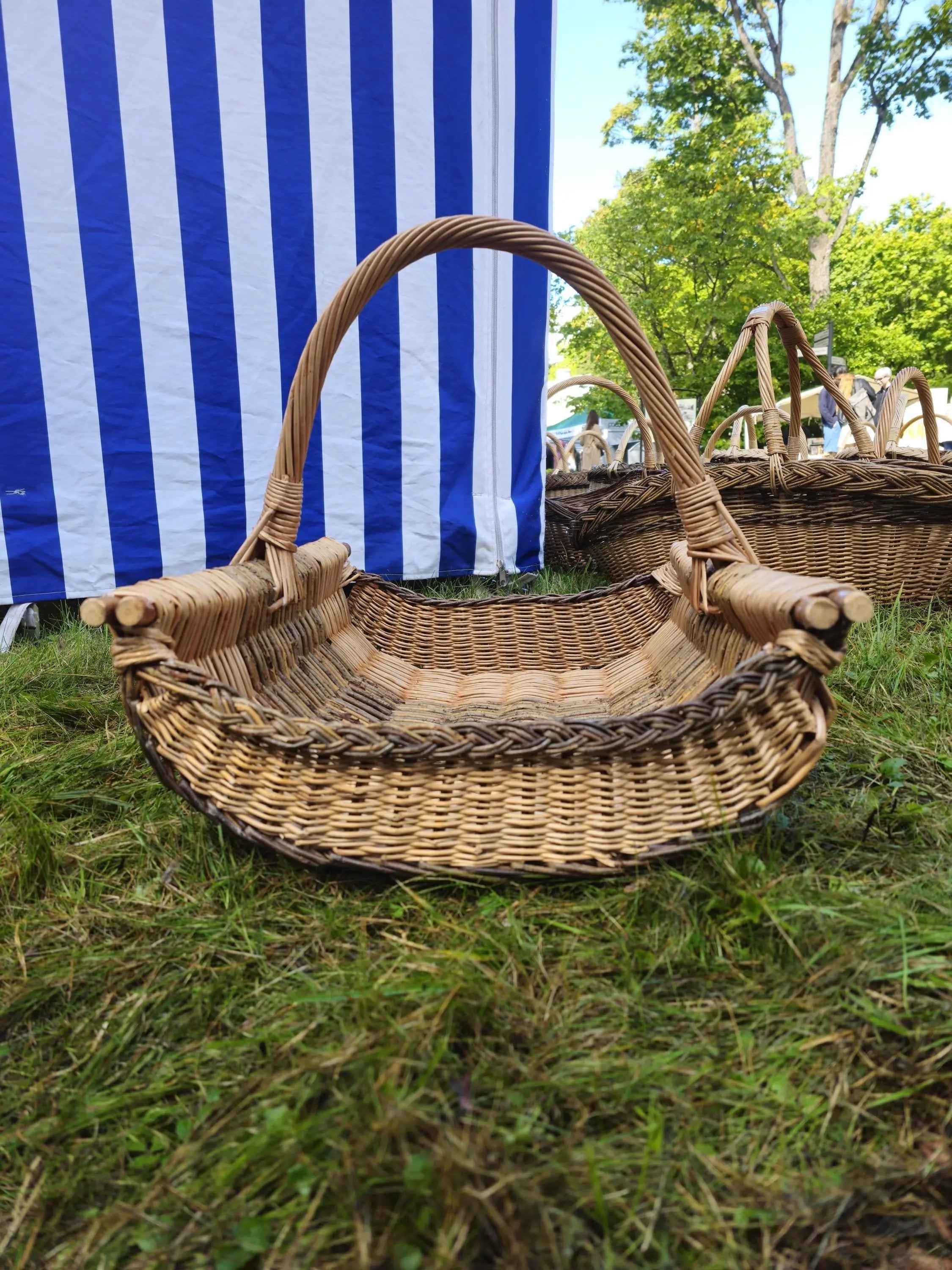 Ypač didelė malkų pintinė su rankena — malkų pintinė, 10 nuotrauka