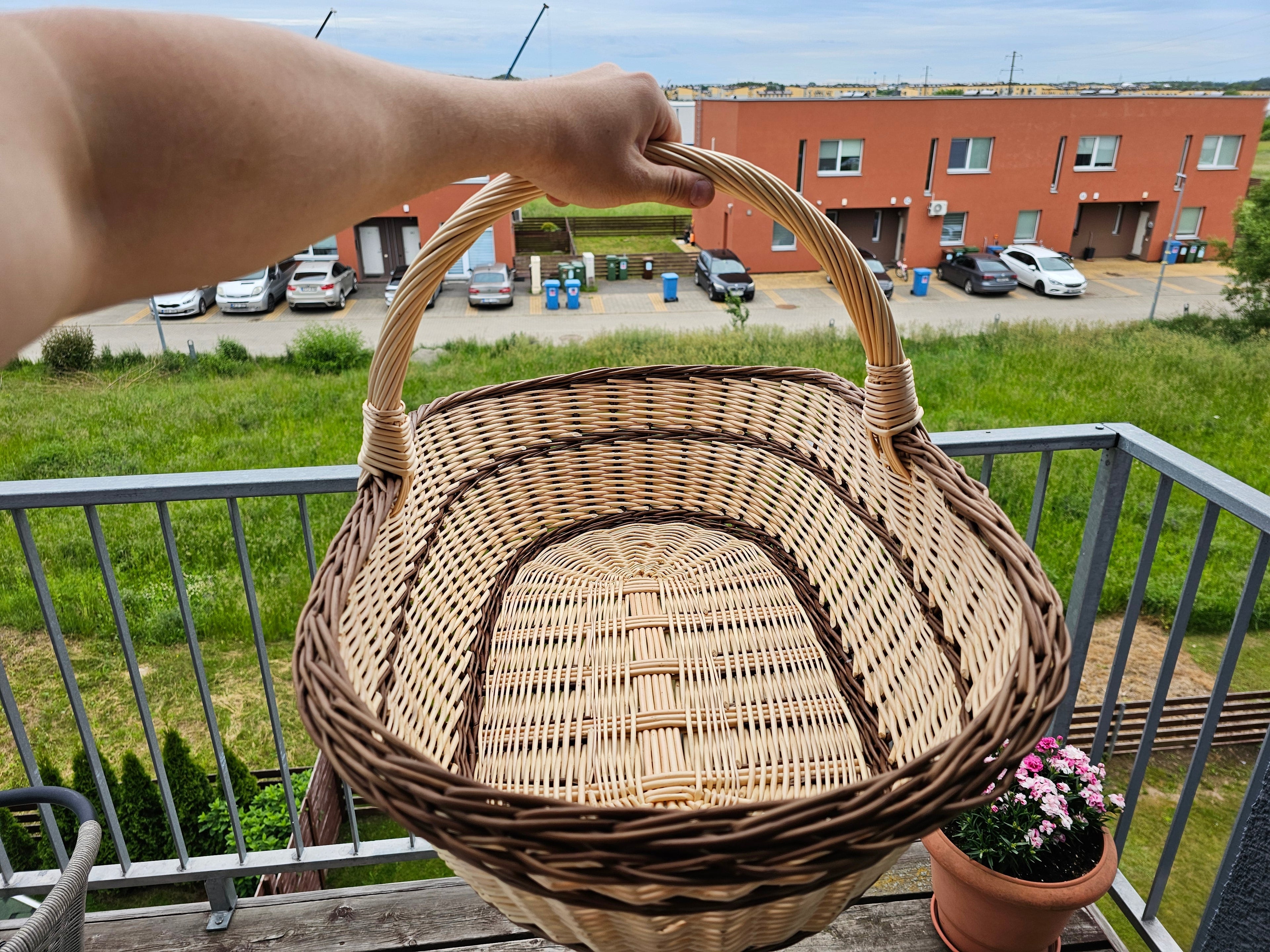 Ypač didelė auksinė malkų pintinė — vytelių pintinė, 7 nuotrauka