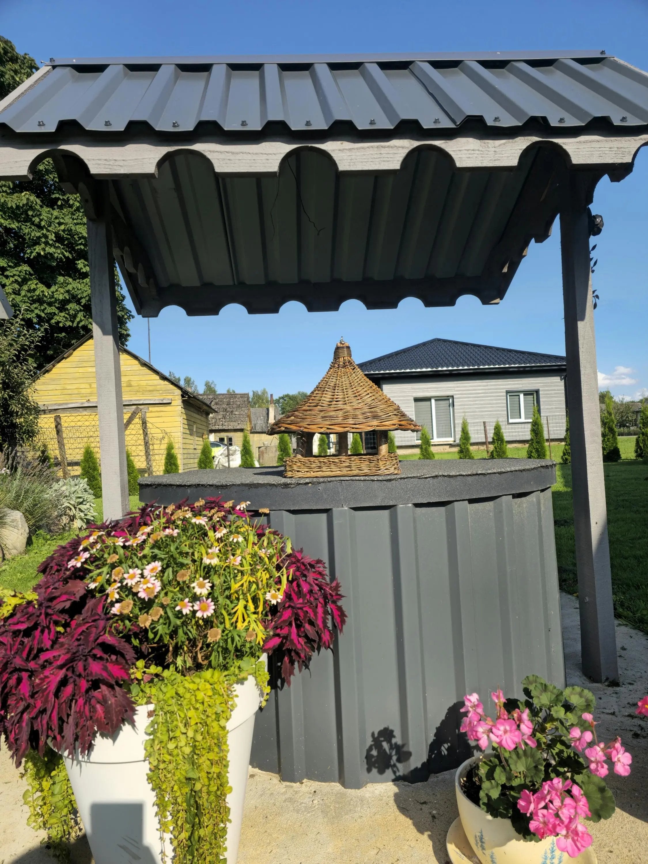 Handmade Wicker Bird Feeder – Rustic Willow Garden Feeder with Roof - NaturelyWoven