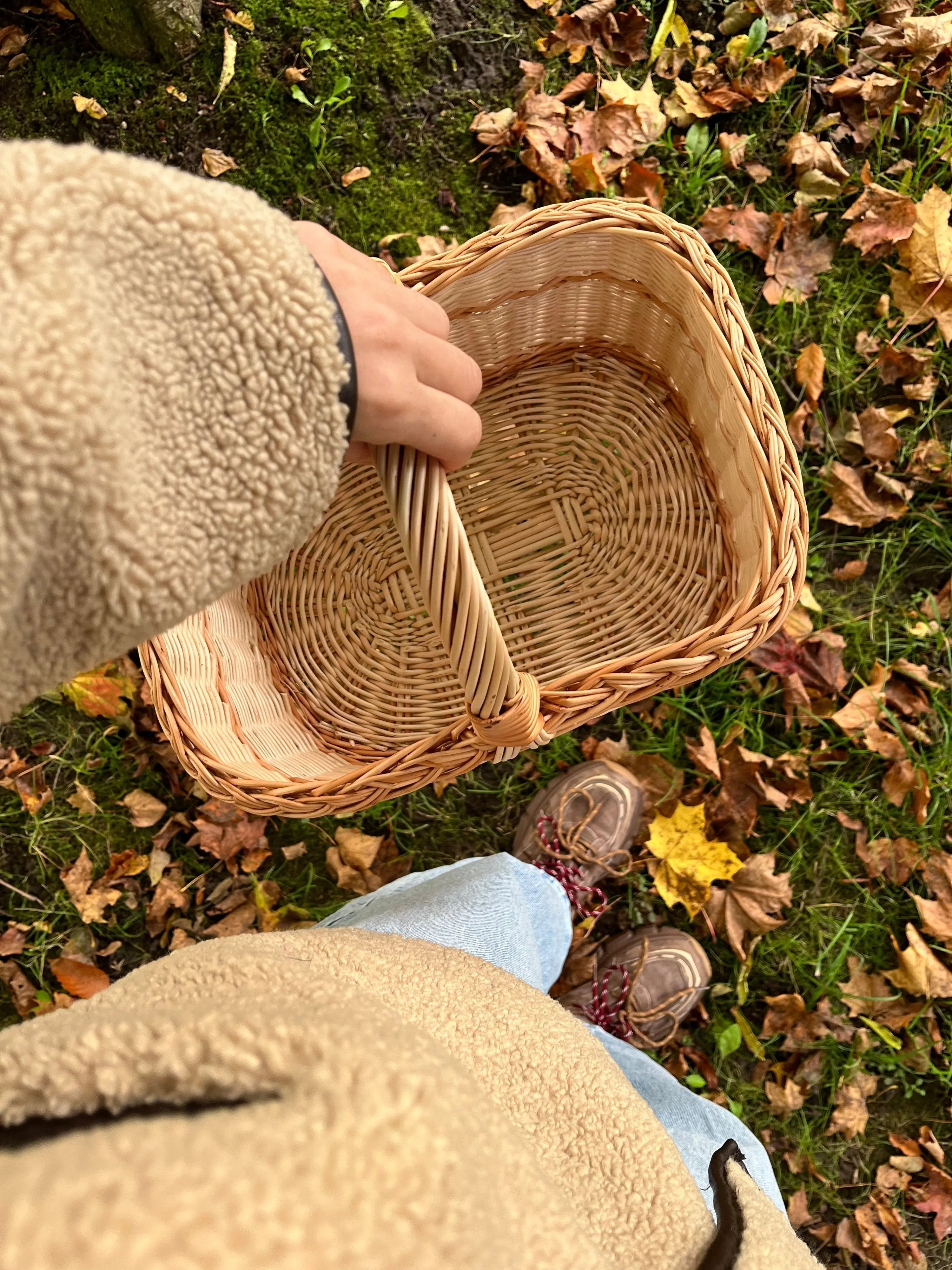 Rustic Willow Rectangular Basket with Handle - NaturelyWoven