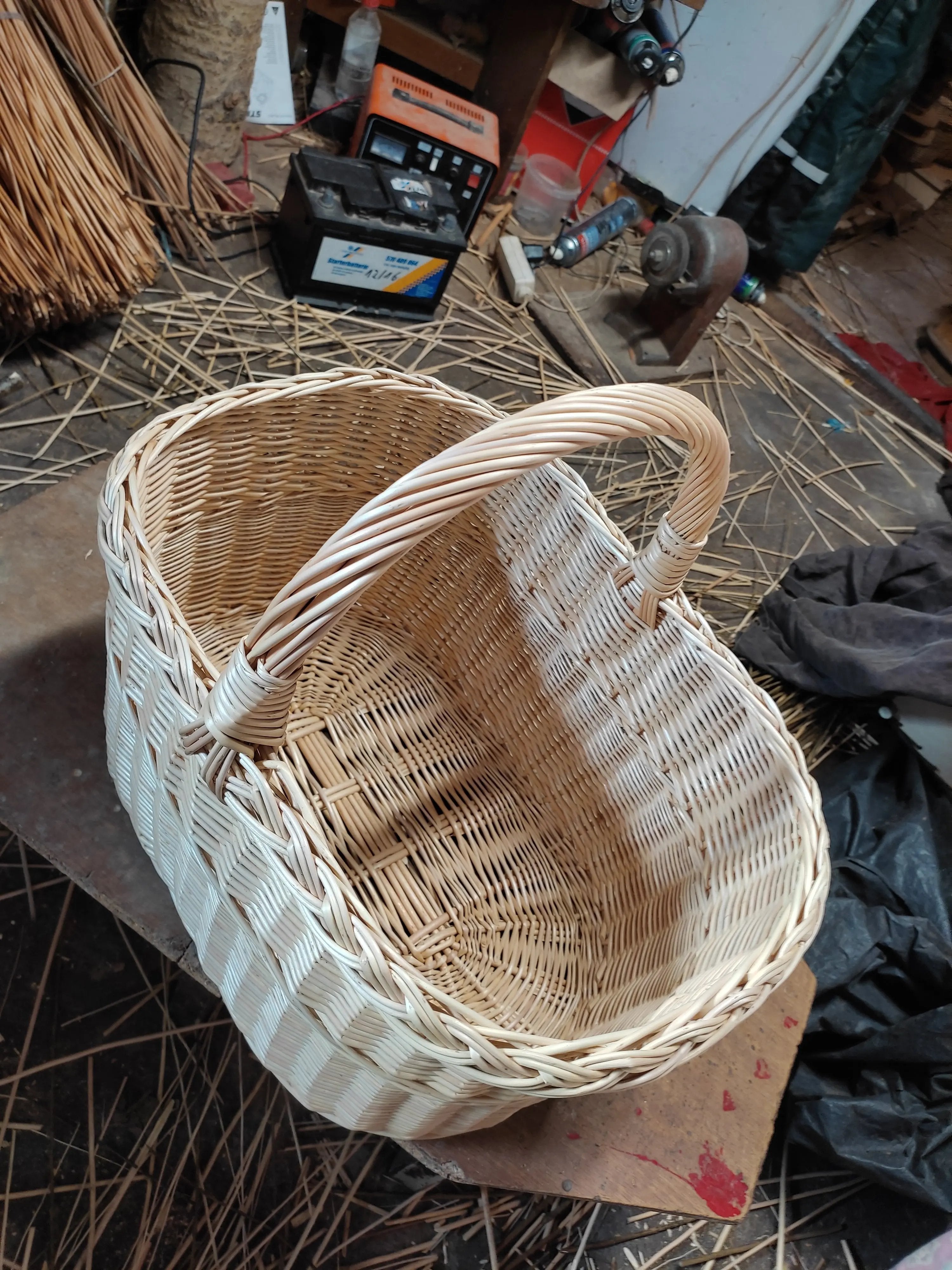 Rustic Willow Rectangular Basket with Handle - NaturelyWoven