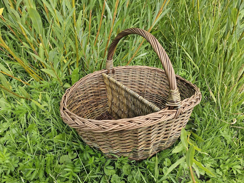 Two-Tone Picnic Basket with Divider — unpeeled/brown
