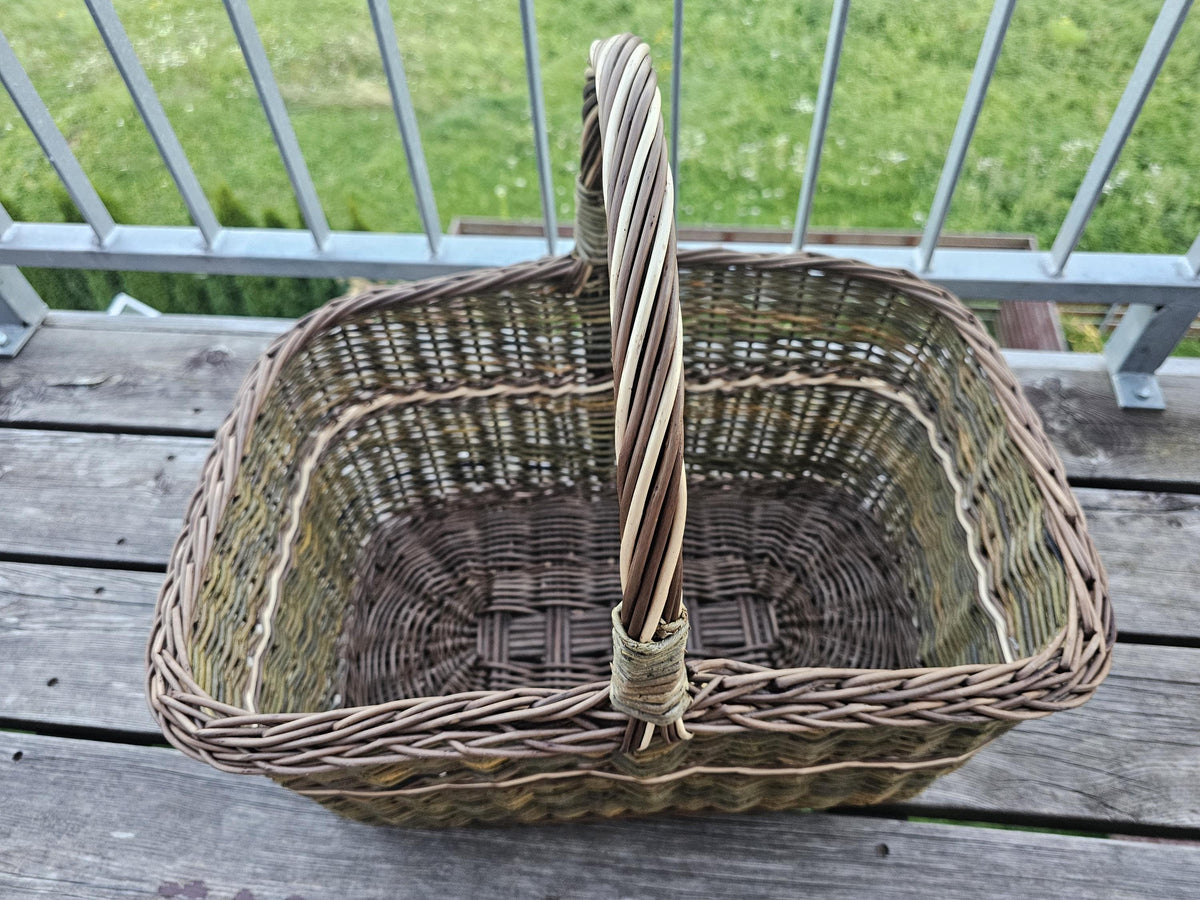 Didelė stačiakampė vytelių pintinė
