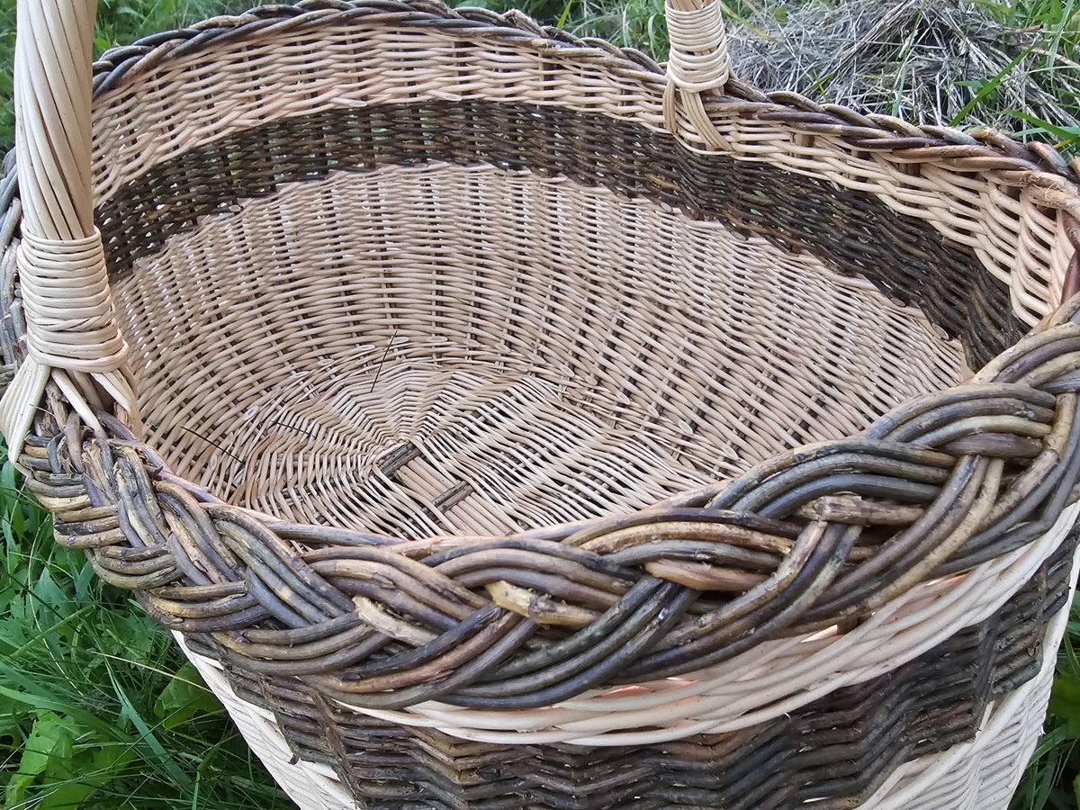 Inside view of the large oval basket showing the woven base and the braided unpeeled willow rim