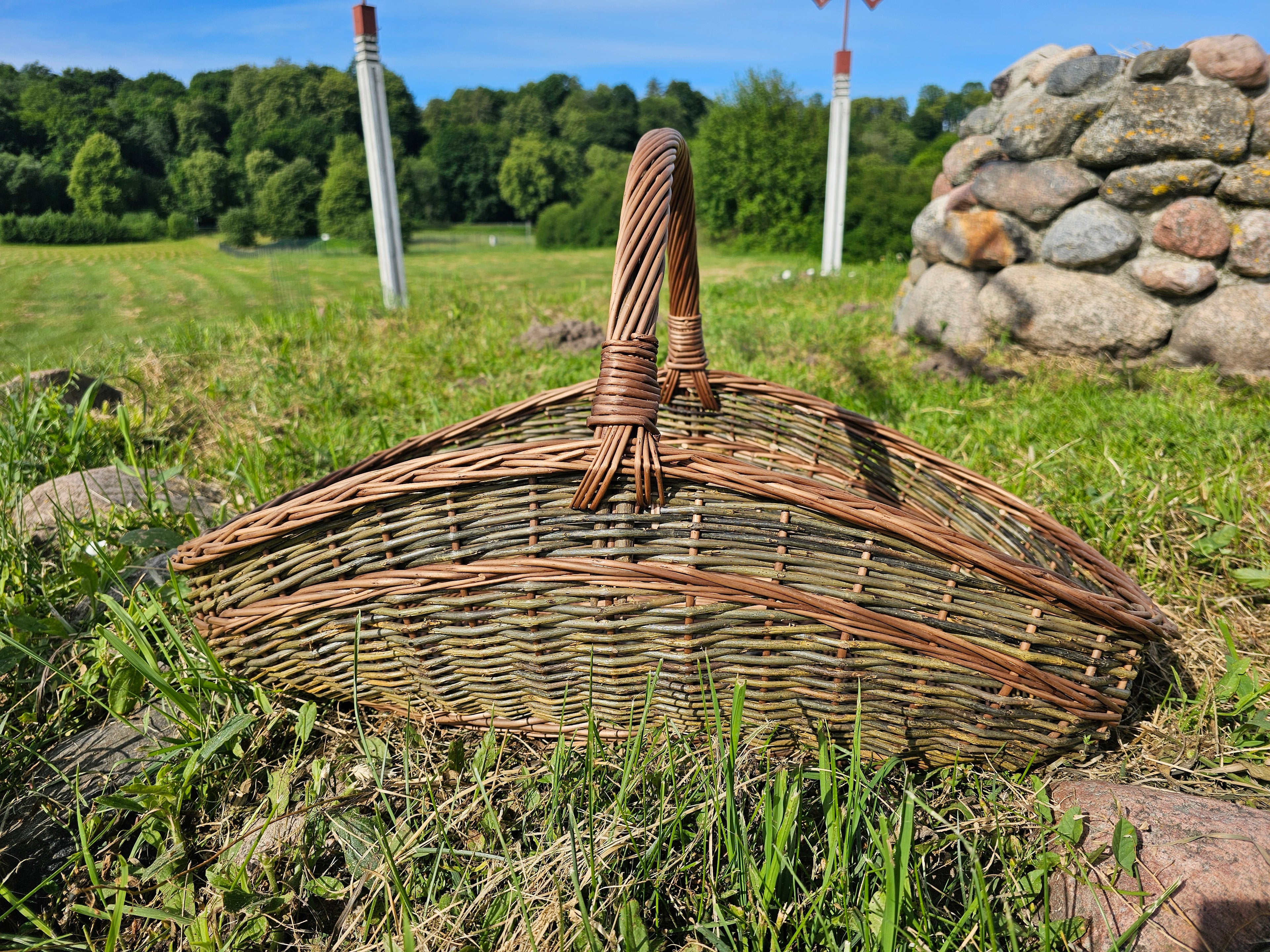 Didelė sodo pintinė iš nežievintos vytelės — vytelių pintinė, 13 nuotrauka