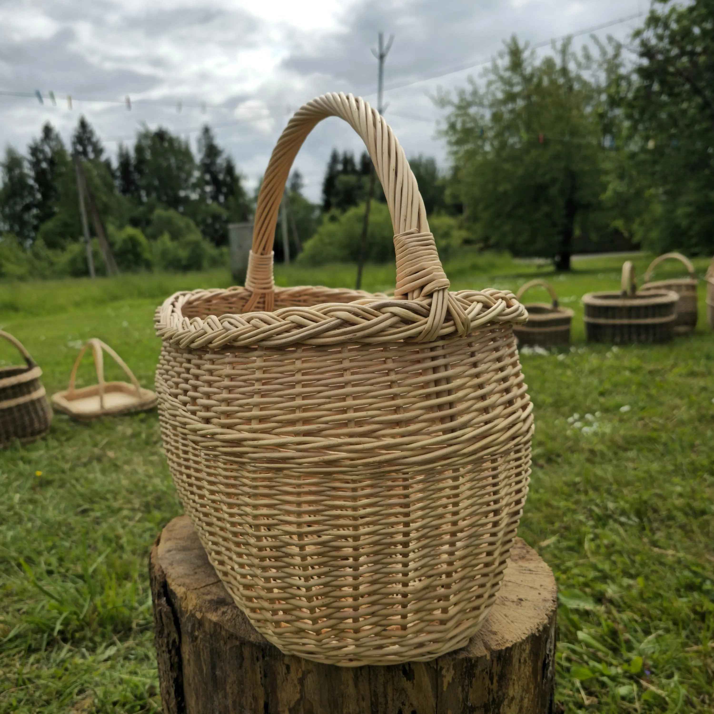 Didelė sandėliavimo pintinė su ažūriniu pynimu — vytelių pintinė, 6 nuotrauka