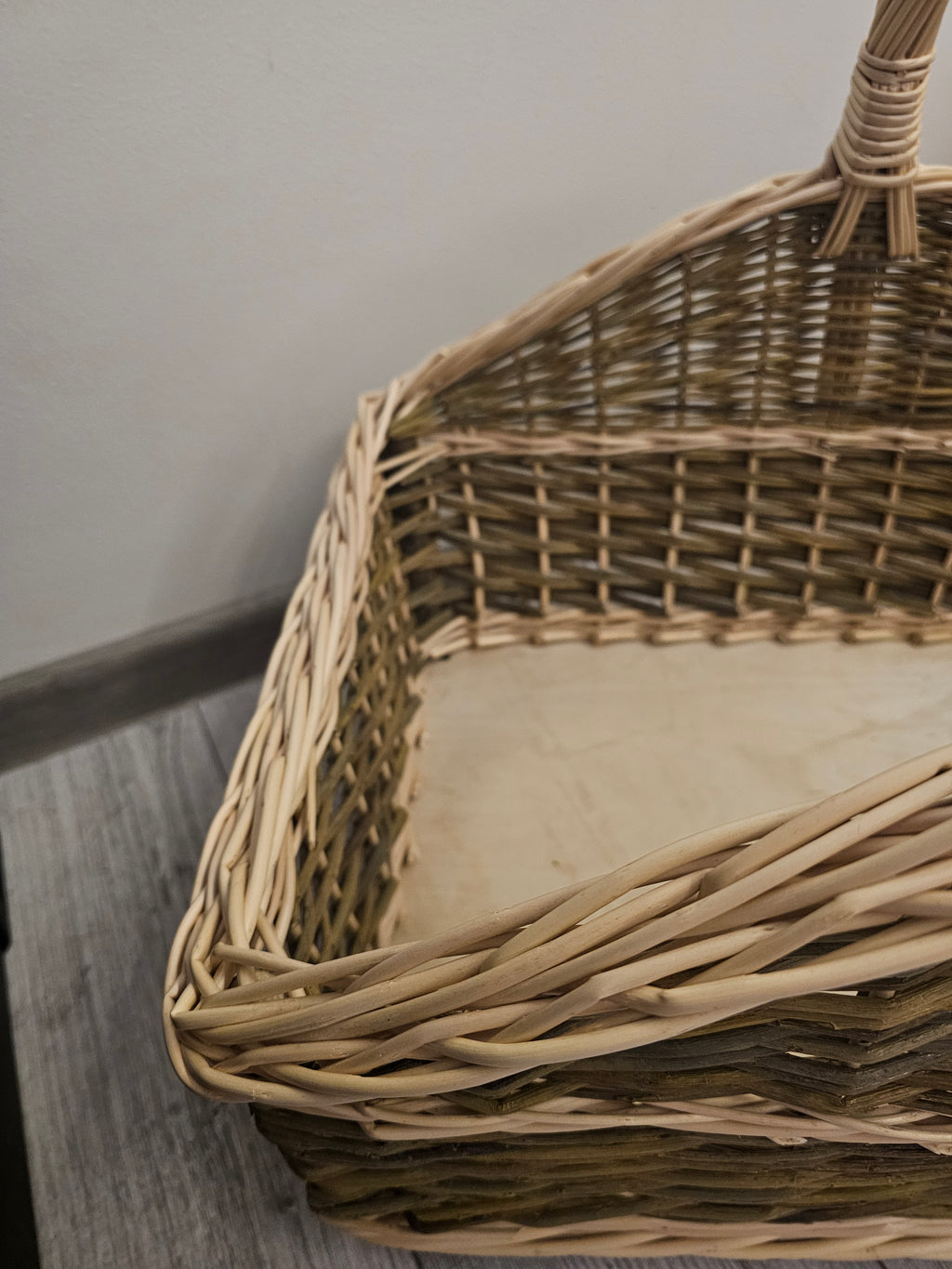 Didelė malkų pintinė su rankena — malkų pintinė, 4 nuotrauka