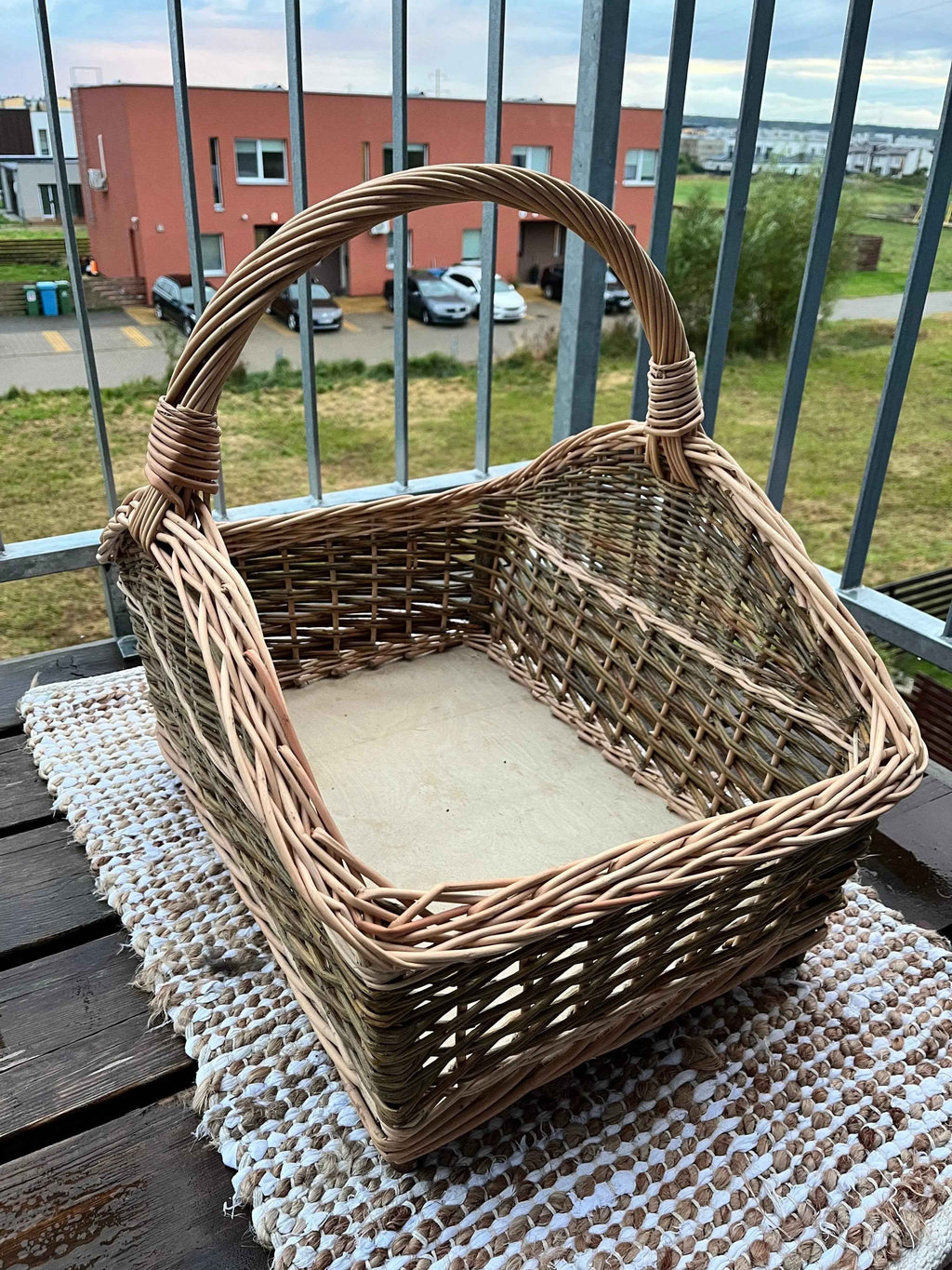 Didelė malkų pintinė su rankena — malkų pintinė, 8 nuotrauka