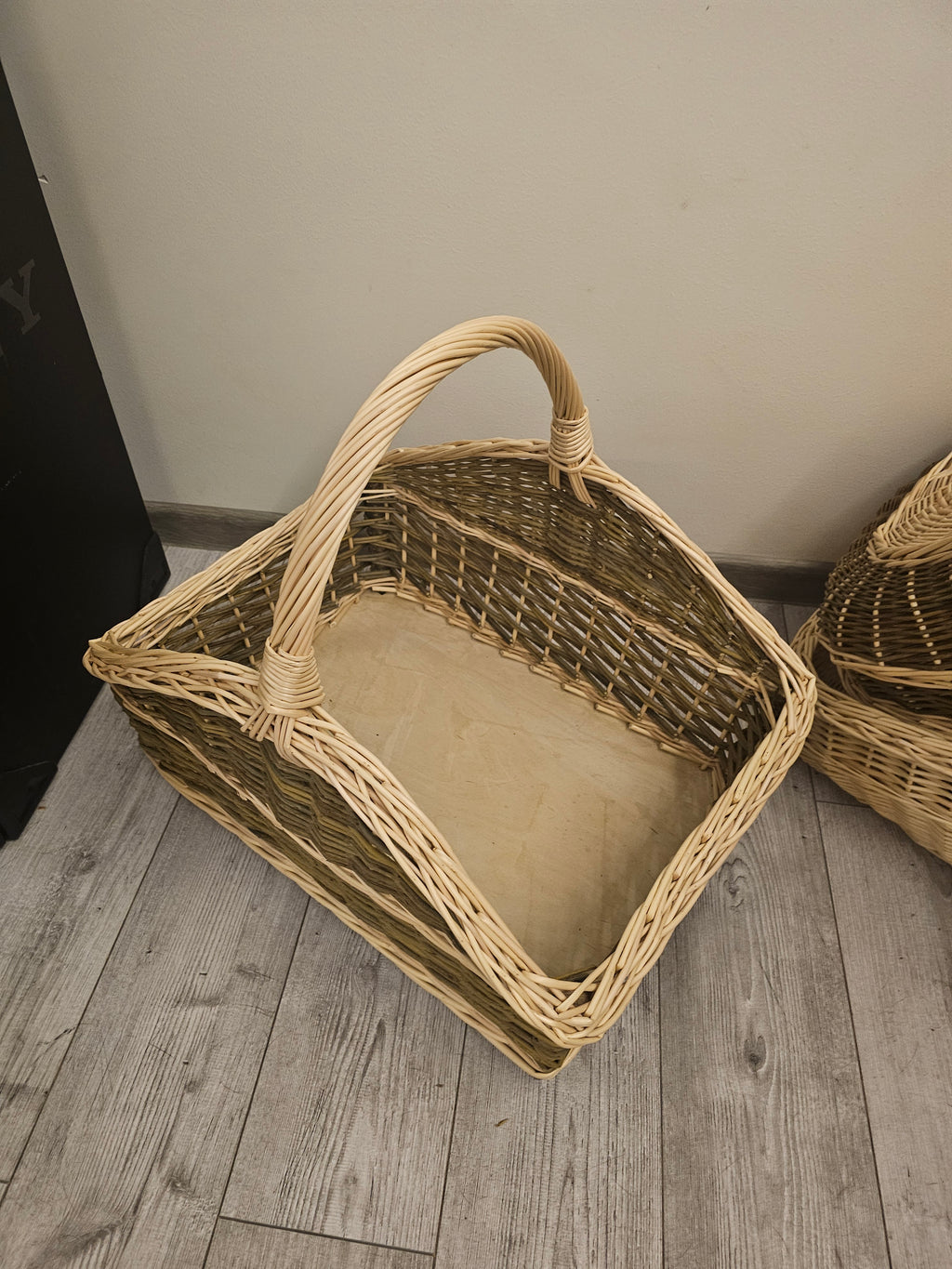 Didelė malkų pintinė su rankena — malkų pintinė, 14 nuotrauka