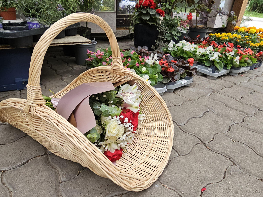 Didelė vestuvių pintinė su pintu pagrindu — gėlių pintinė, 11 nuotrauka