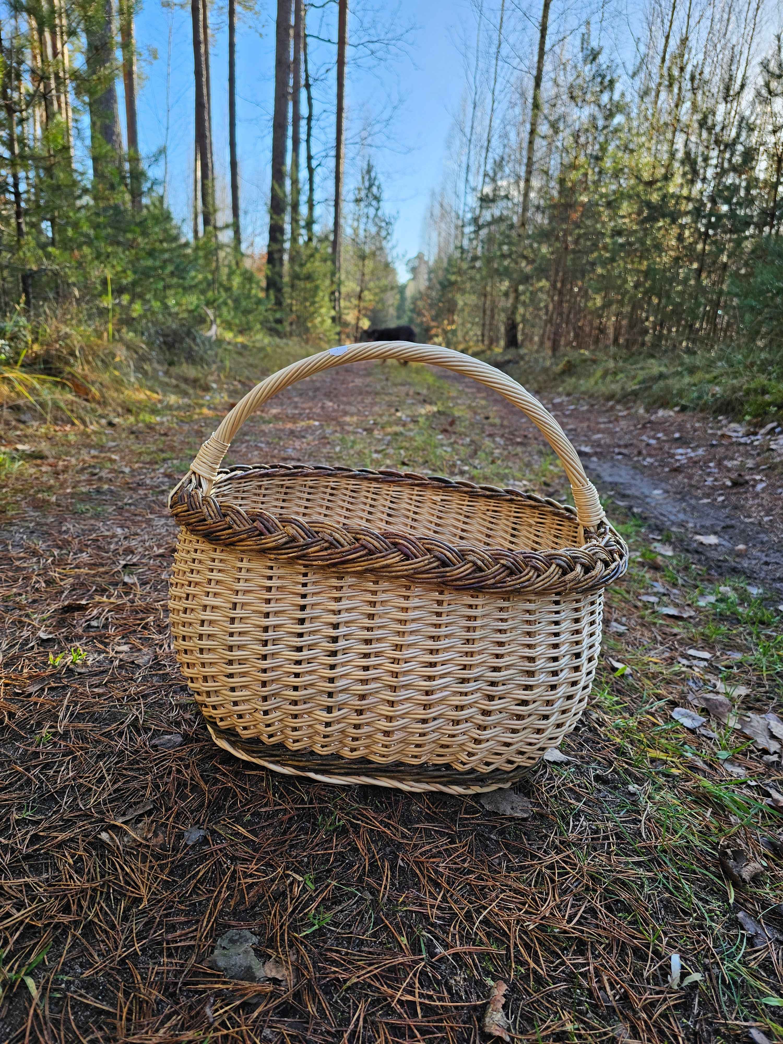 Sodo pintinė su pinta juosta — rankų darbo vytelių pintinė iš lietuviškos vytelės