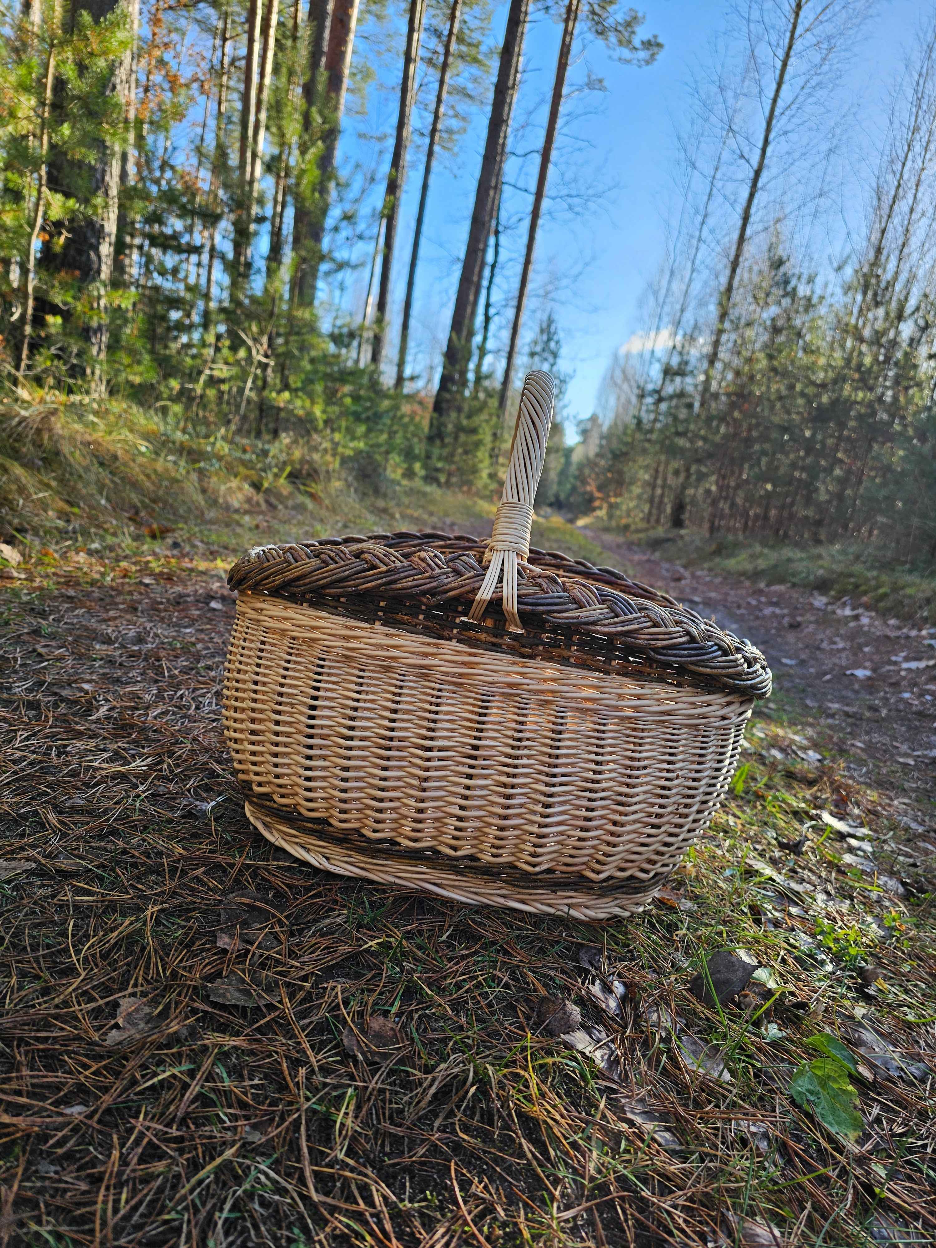 Turgaus pintinė su ažūriniu pynimu, # — rankų darbo vytelių pintinė