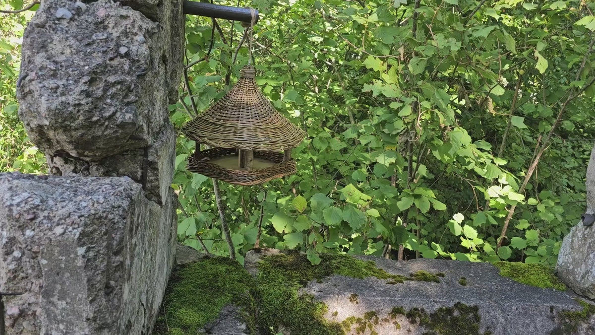 Handwoven Willow Bird Feeder — video of the handmade bird feeder