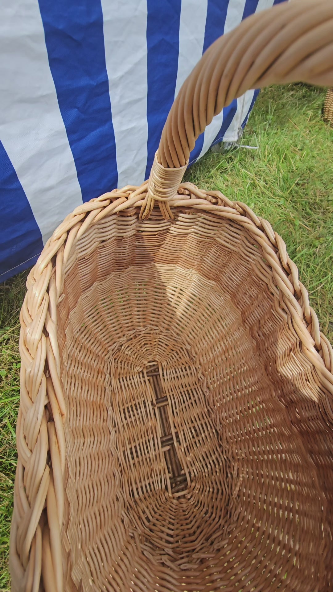 Pinti ovali krepšelio formos su pintais kraštais