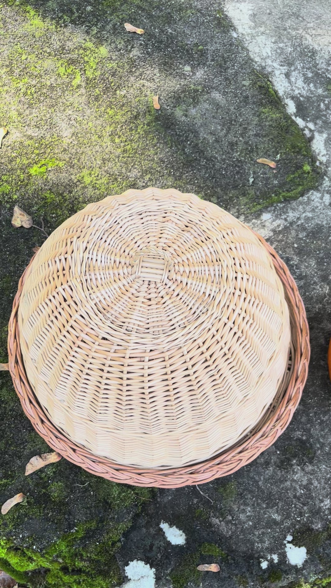 Rankų darbo pintas maisto dangtis su padėklu