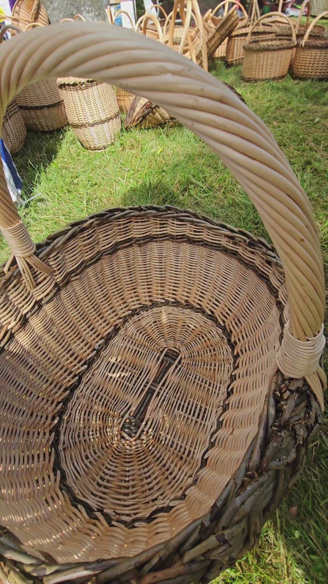 Pinti ovali krepšelio formos su pintais kraštais