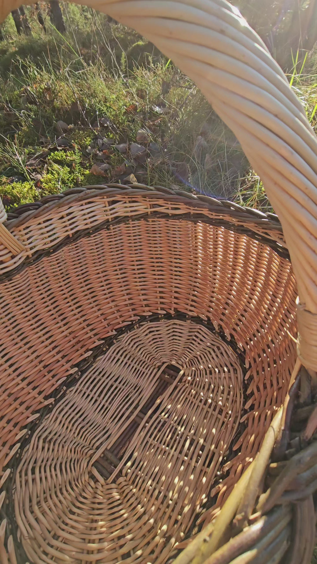oval-wicker-gathering-basket