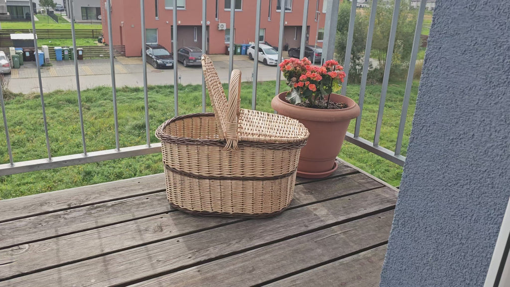 Picnic Hamper with Lid