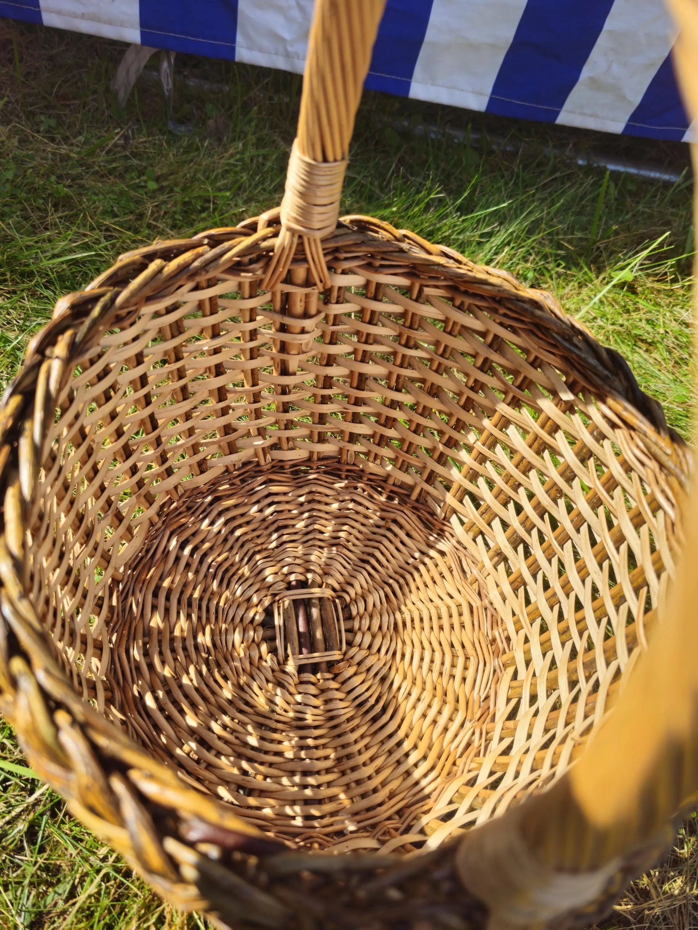 Round Wicker Basket – Handwoven Willow Bin With Durable Braided Rim - NaturelyWoven