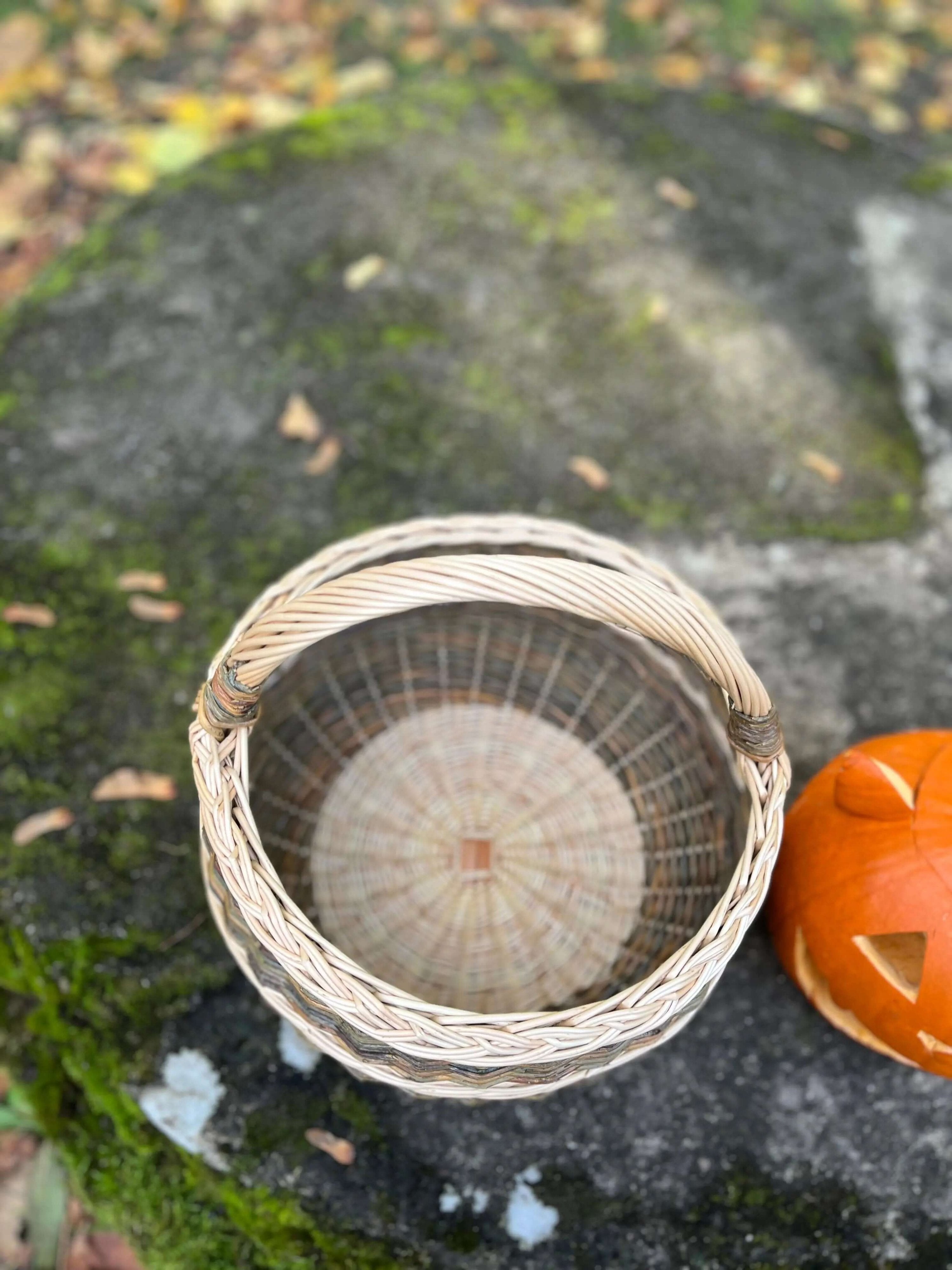 Round Wicker Basket – Handwoven Willow Foraging Basket With Airflow Design - NaturelyWoven