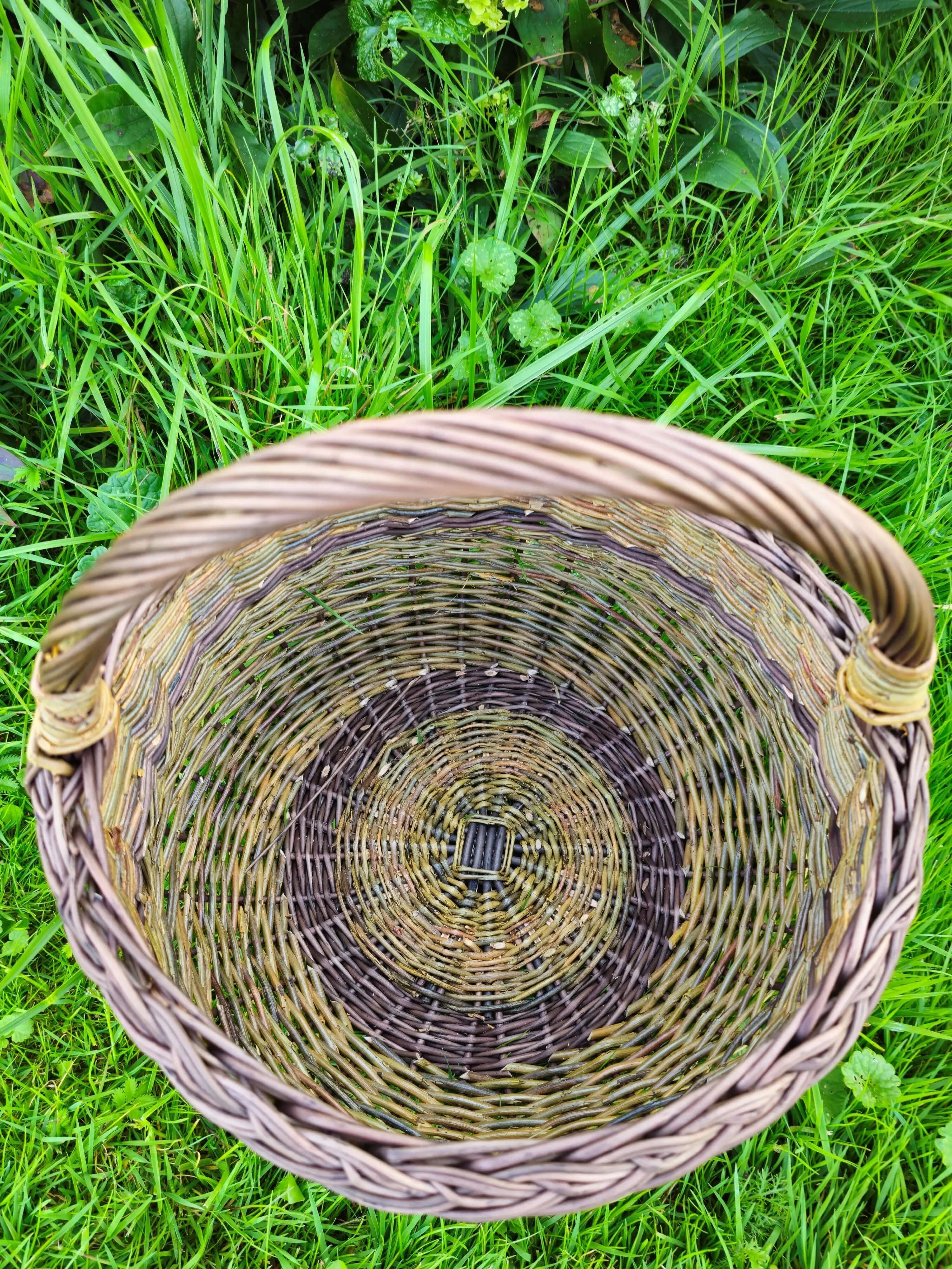 Round Wicker Basket – Handwoven Willow Foraging Basket With Airflow Design - NaturelyWoven