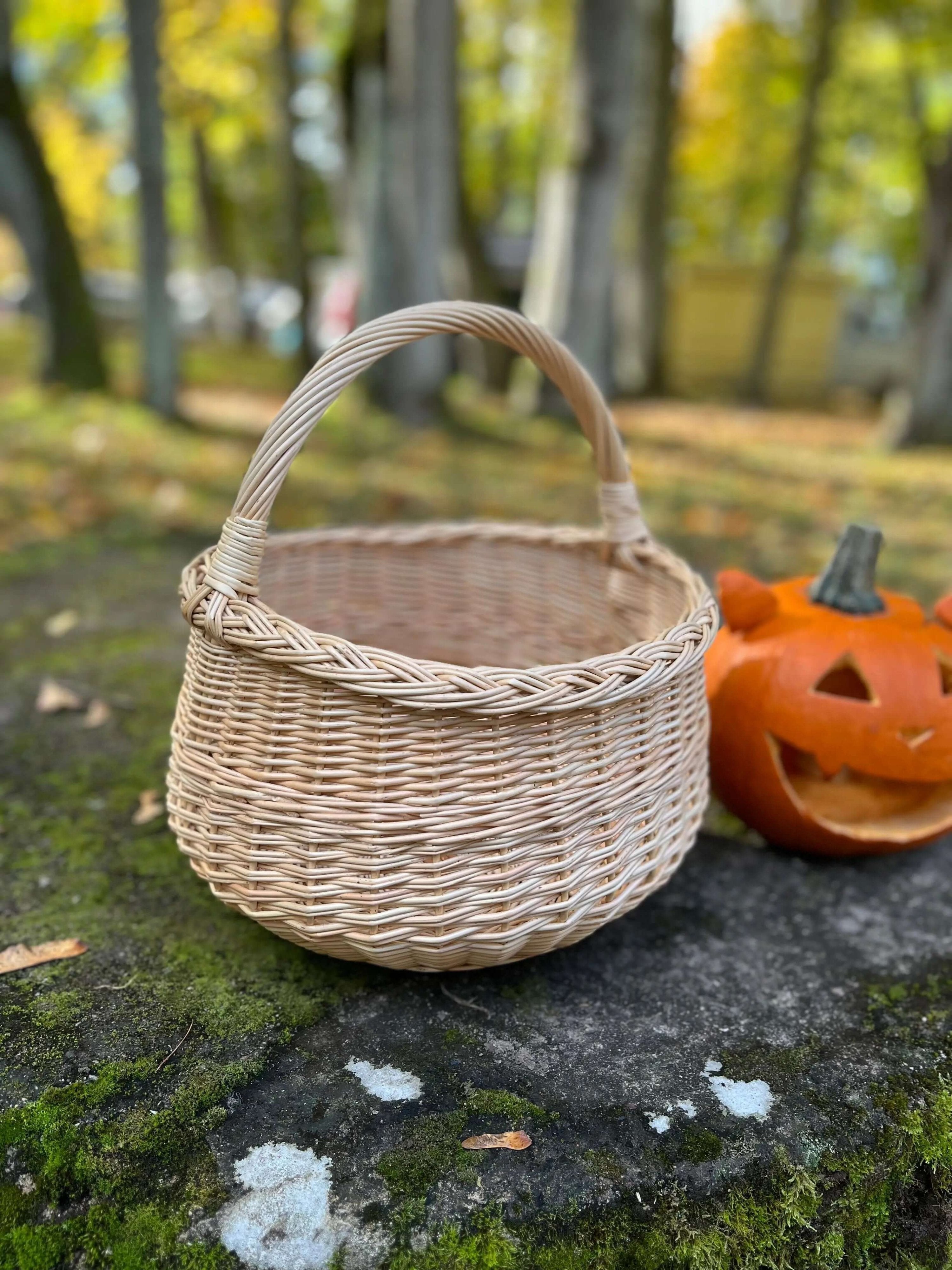 Round Wicker Basket – Handwoven Willow Foraging Basket With Airflow Design - NaturelyWoven