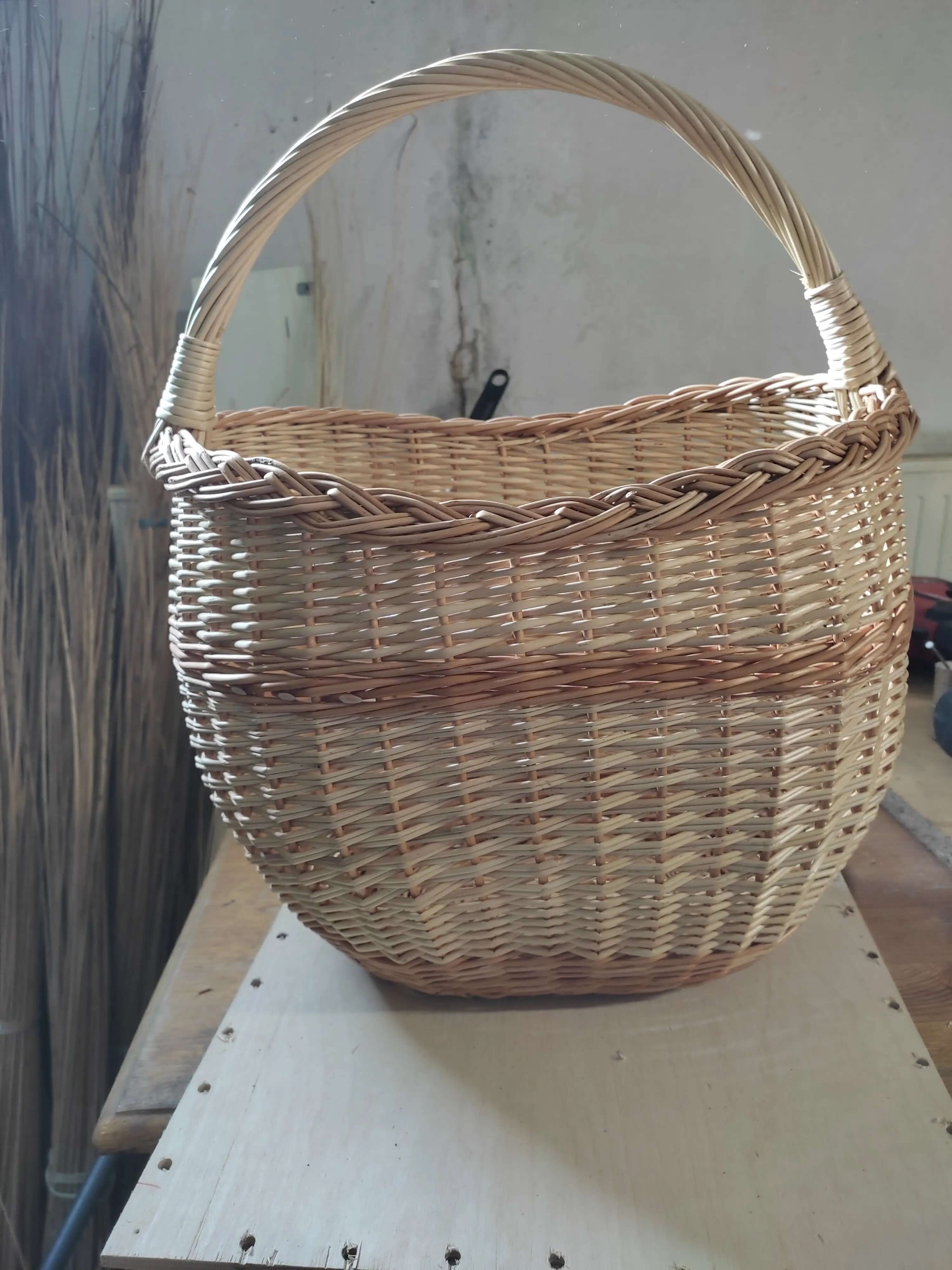 Round Wicker Basket – Handwoven Willow Foraging Basket with Durable Handle - NaturelyWoven