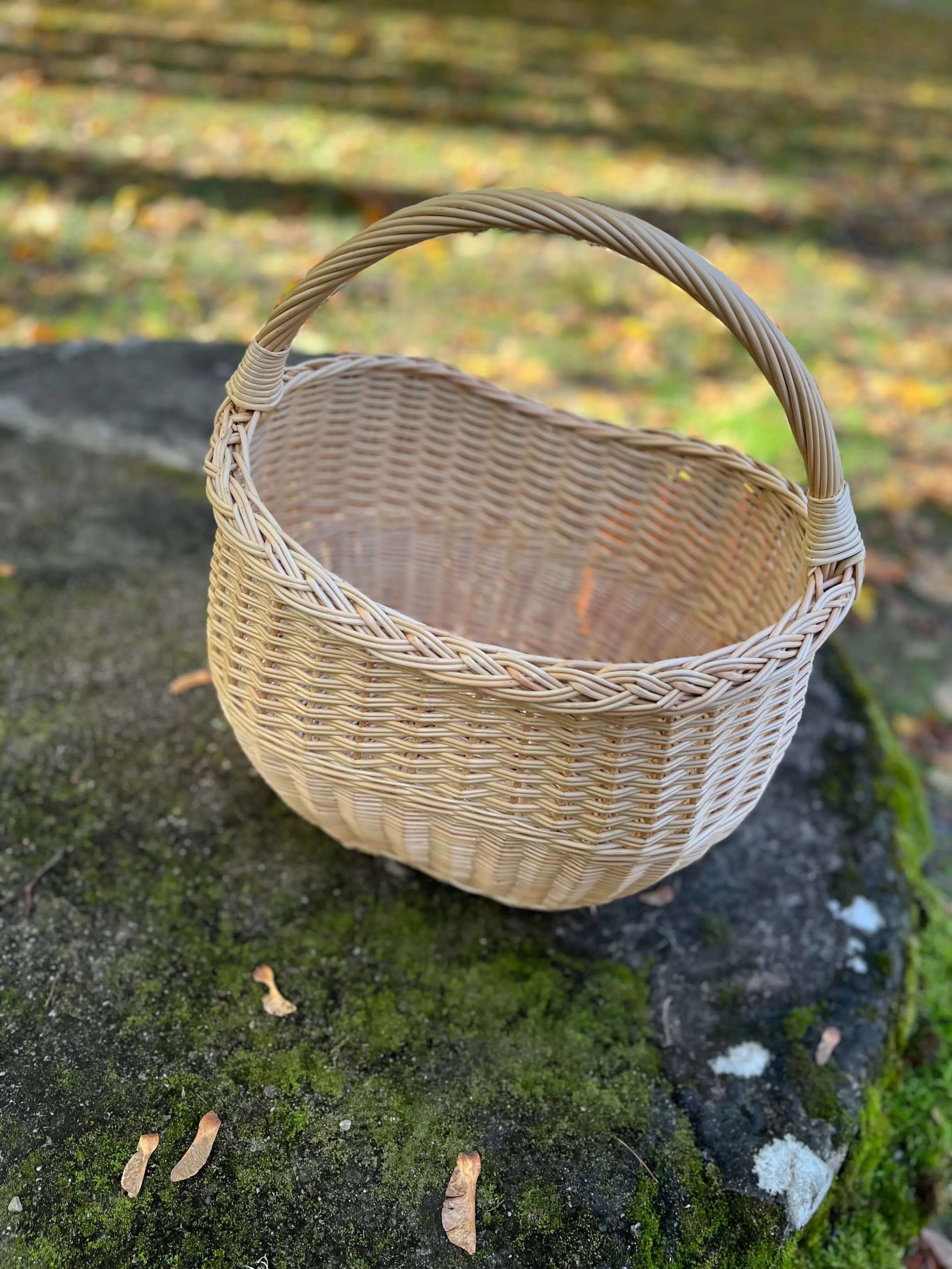 Round Wicker Basket – Handwoven Willow Foraging Basket with Durable Handle - NaturelyWoven
