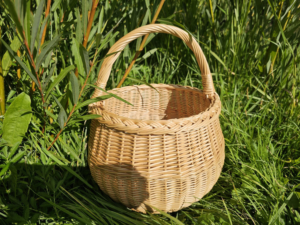 Vazoninė pintinė — rankų darbo daiktų pintinė iš lietuviškos vytelės