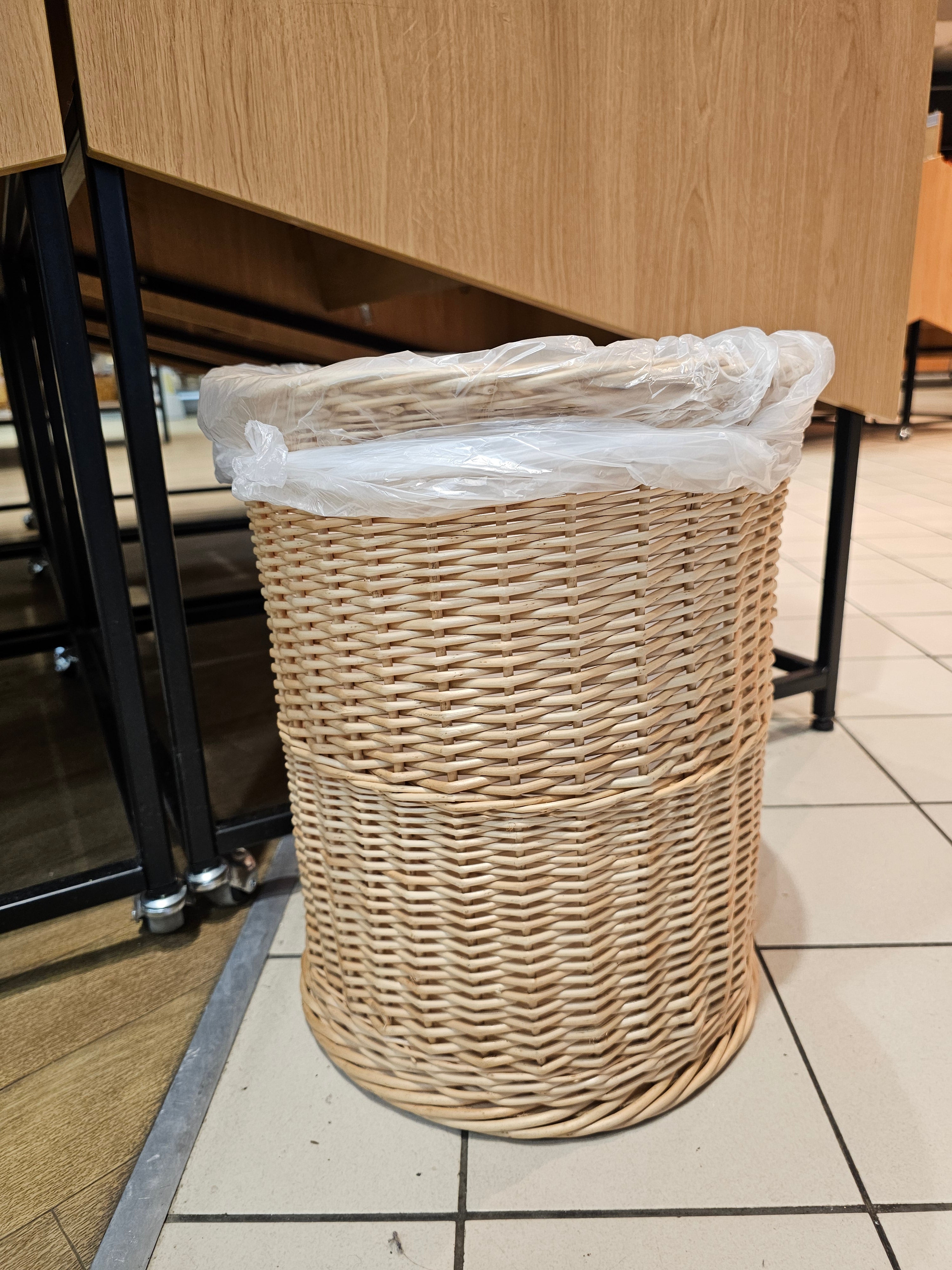 Šiukšliadėžė — daiktų pintinė, 3 nuotrauka